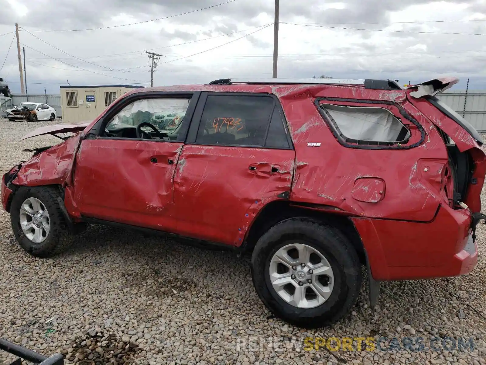 9 Photograph of a damaged car JTEBU5JR3L5794664 TOYOTA 4RUNNER 2020