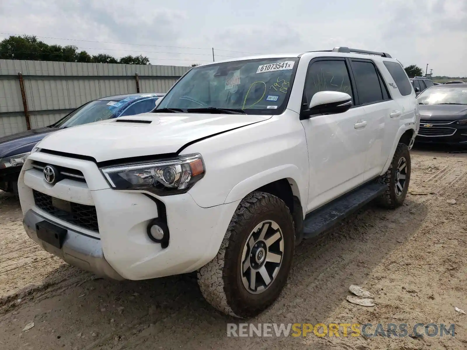 2 Photograph of a damaged car JTEBU5JR3L5795183 TOYOTA 4RUNNER 2020