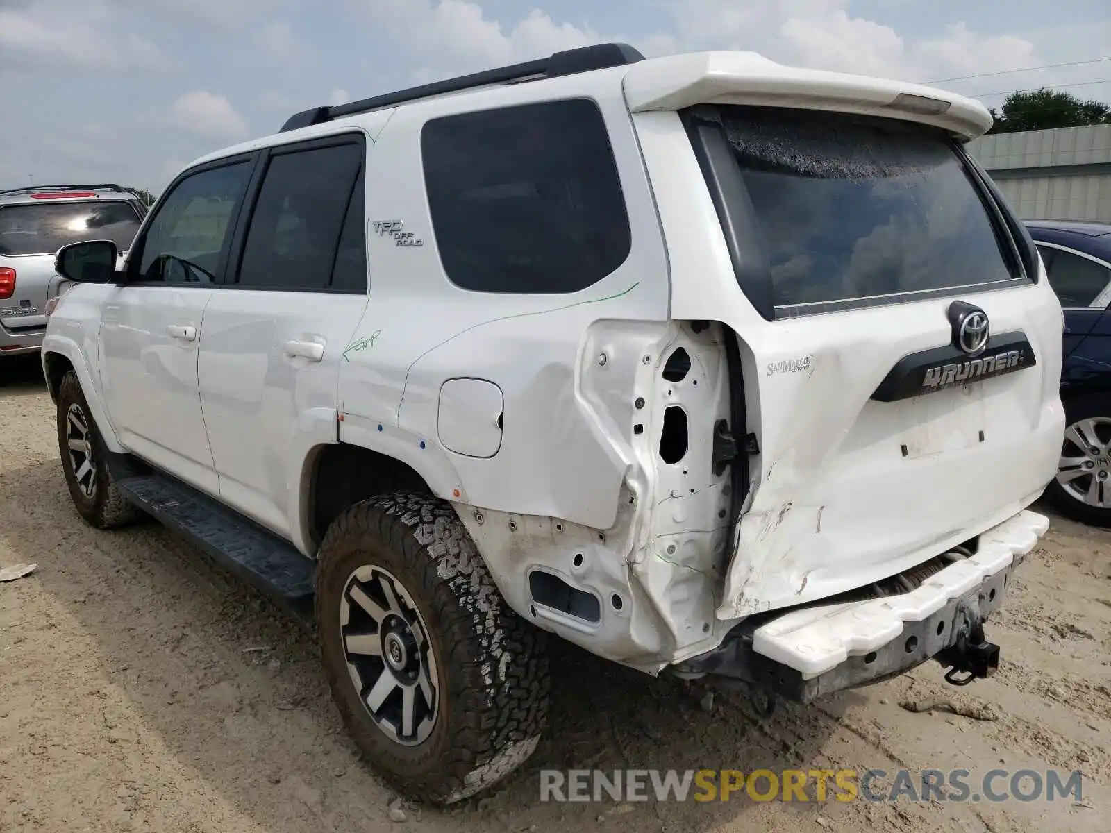 3 Photograph of a damaged car JTEBU5JR3L5795183 TOYOTA 4RUNNER 2020