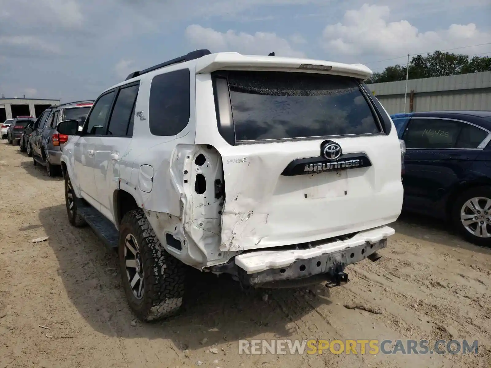 9 Photograph of a damaged car JTEBU5JR3L5795183 TOYOTA 4RUNNER 2020