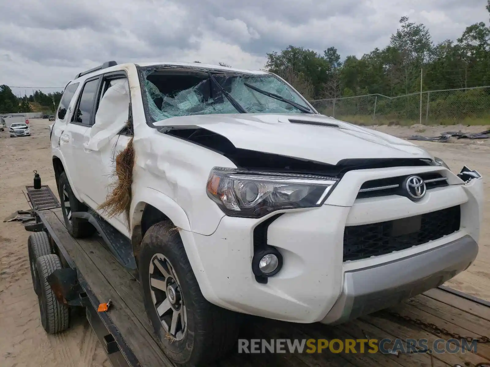 1 Photograph of a damaged car JTEBU5JR3L5795250 TOYOTA 4RUNNER 2020