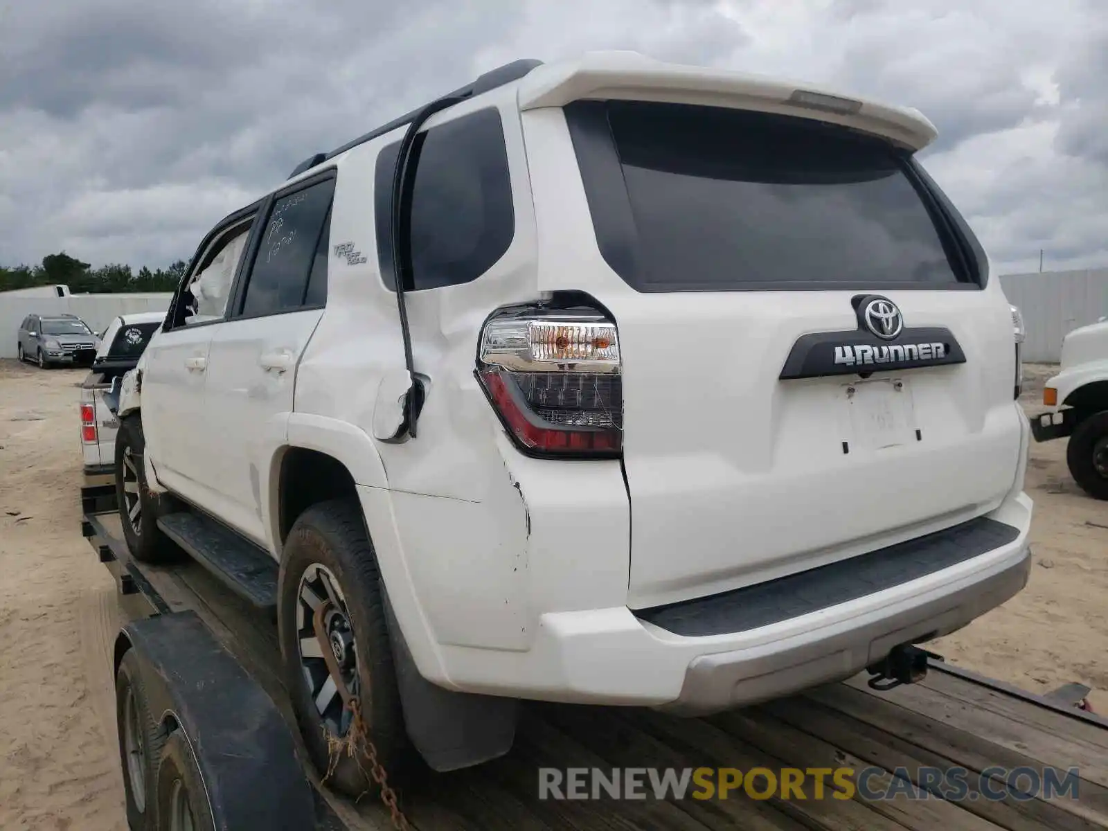 3 Photograph of a damaged car JTEBU5JR3L5795250 TOYOTA 4RUNNER 2020