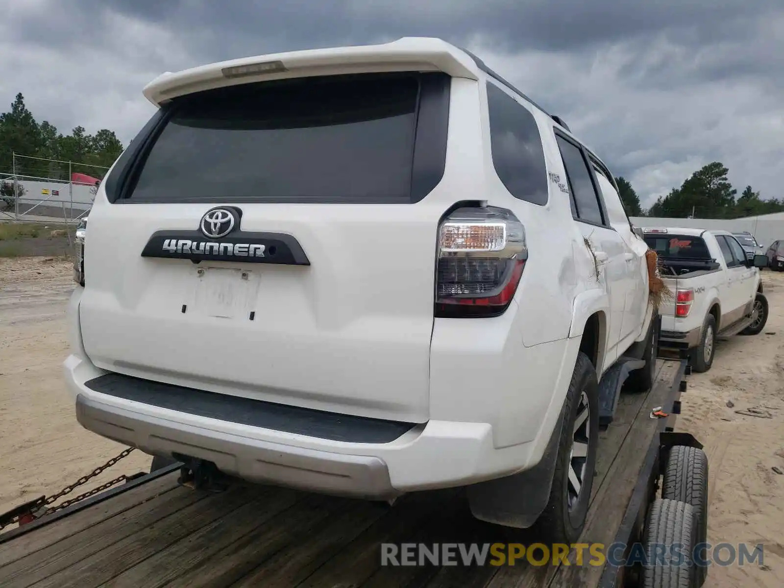 4 Photograph of a damaged car JTEBU5JR3L5795250 TOYOTA 4RUNNER 2020