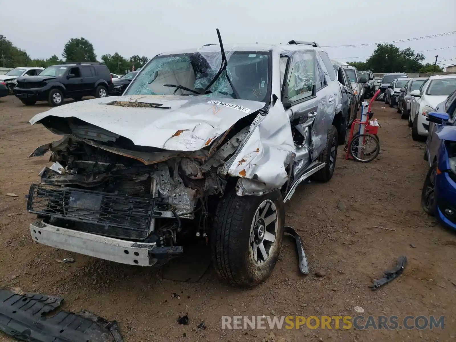 2 Photograph of a damaged car JTEBU5JR3L5796740 TOYOTA 4RUNNER 2020