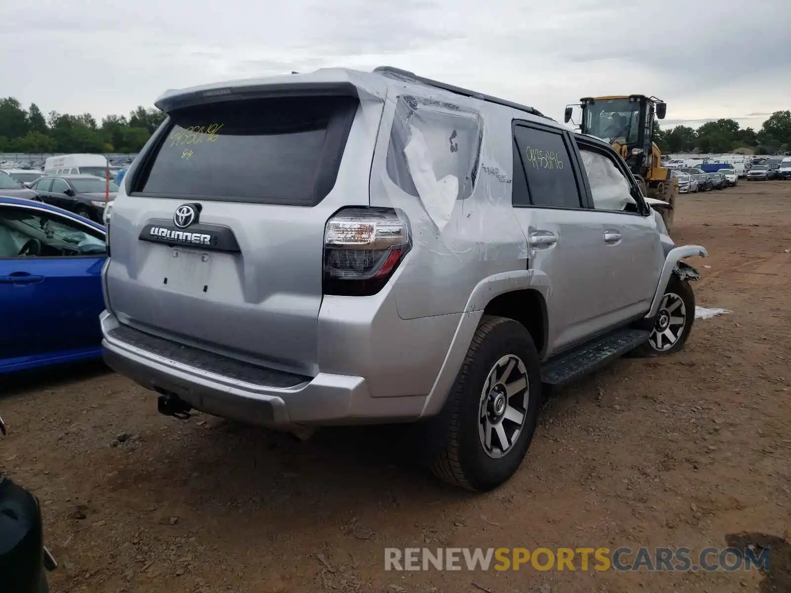 4 Photograph of a damaged car JTEBU5JR3L5796740 TOYOTA 4RUNNER 2020