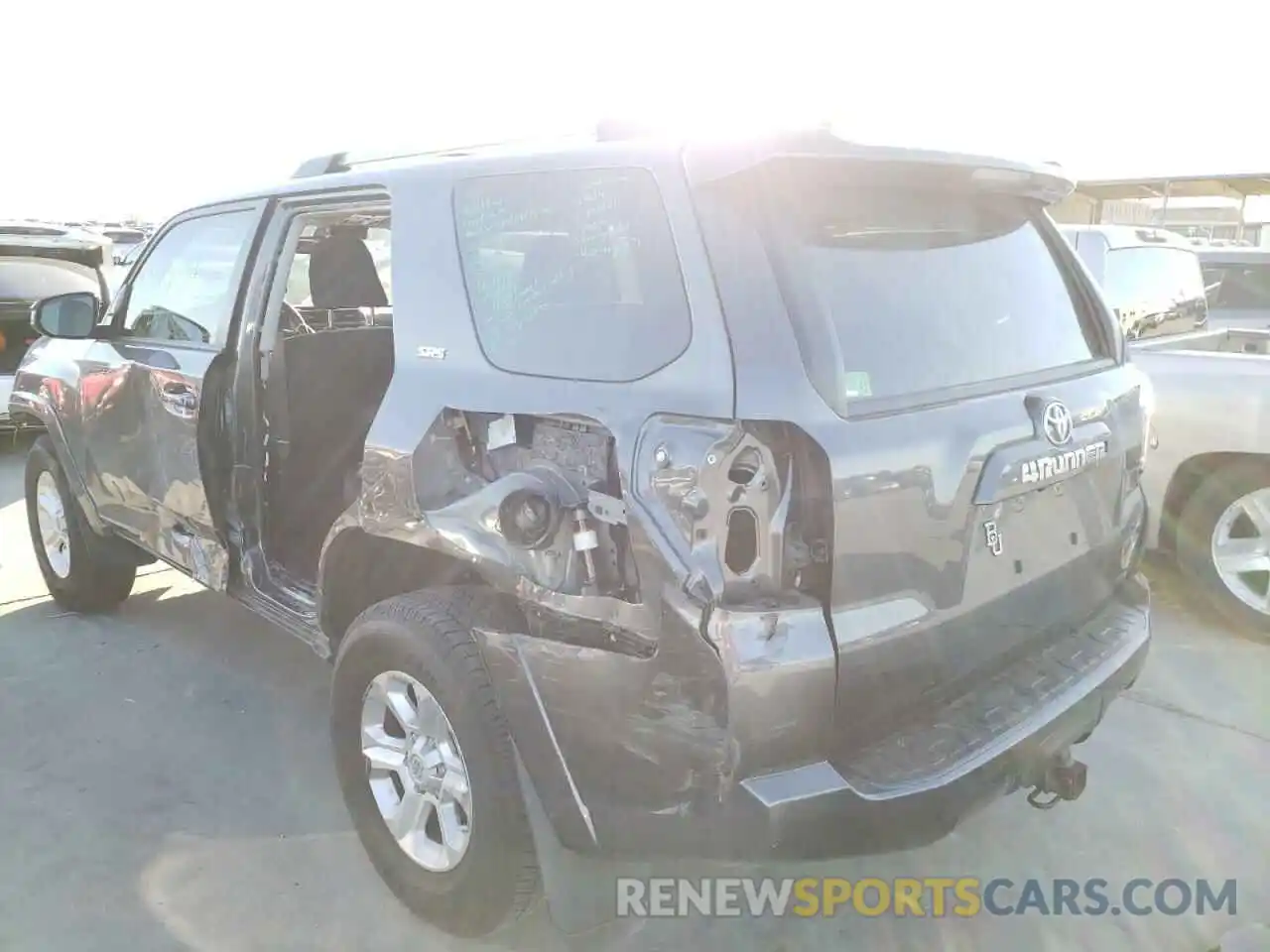 3 Photograph of a damaged car JTEBU5JR3L5802665 TOYOTA 4RUNNER 2020