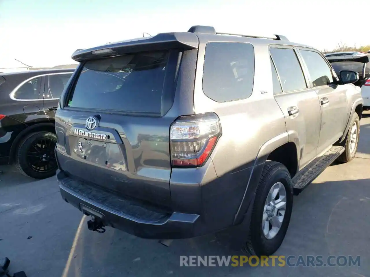 4 Photograph of a damaged car JTEBU5JR3L5802665 TOYOTA 4RUNNER 2020