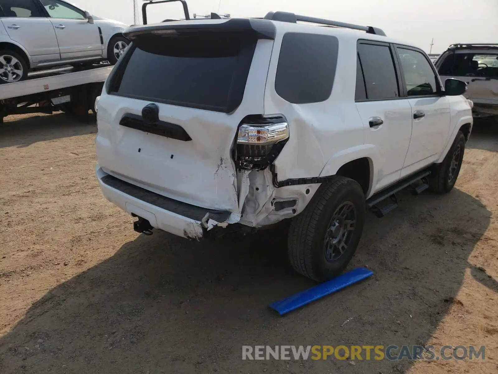 4 Photograph of a damaged car JTEBU5JR3L5806893 TOYOTA 4RUNNER 2020