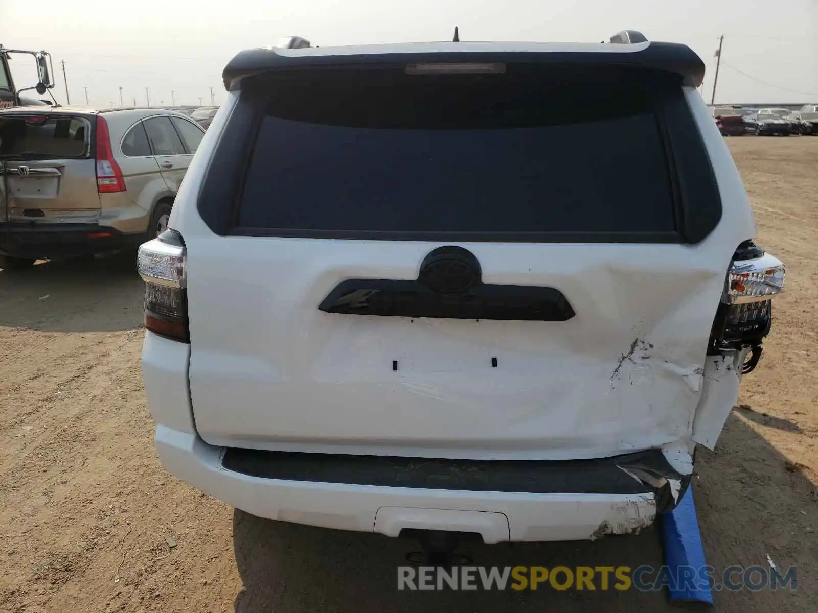 9 Photograph of a damaged car JTEBU5JR3L5806893 TOYOTA 4RUNNER 2020