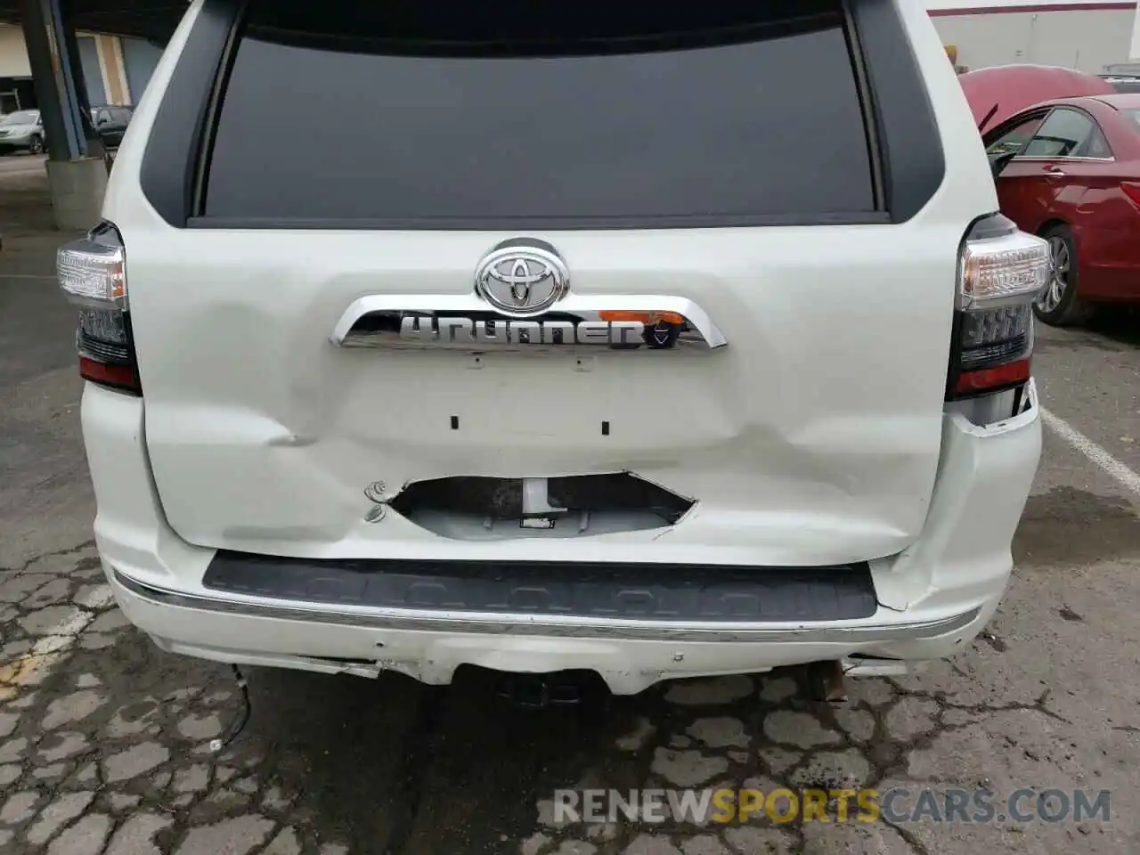 9 Photograph of a damaged car JTEBU5JR3L5814377 TOYOTA 4RUNNER 2020