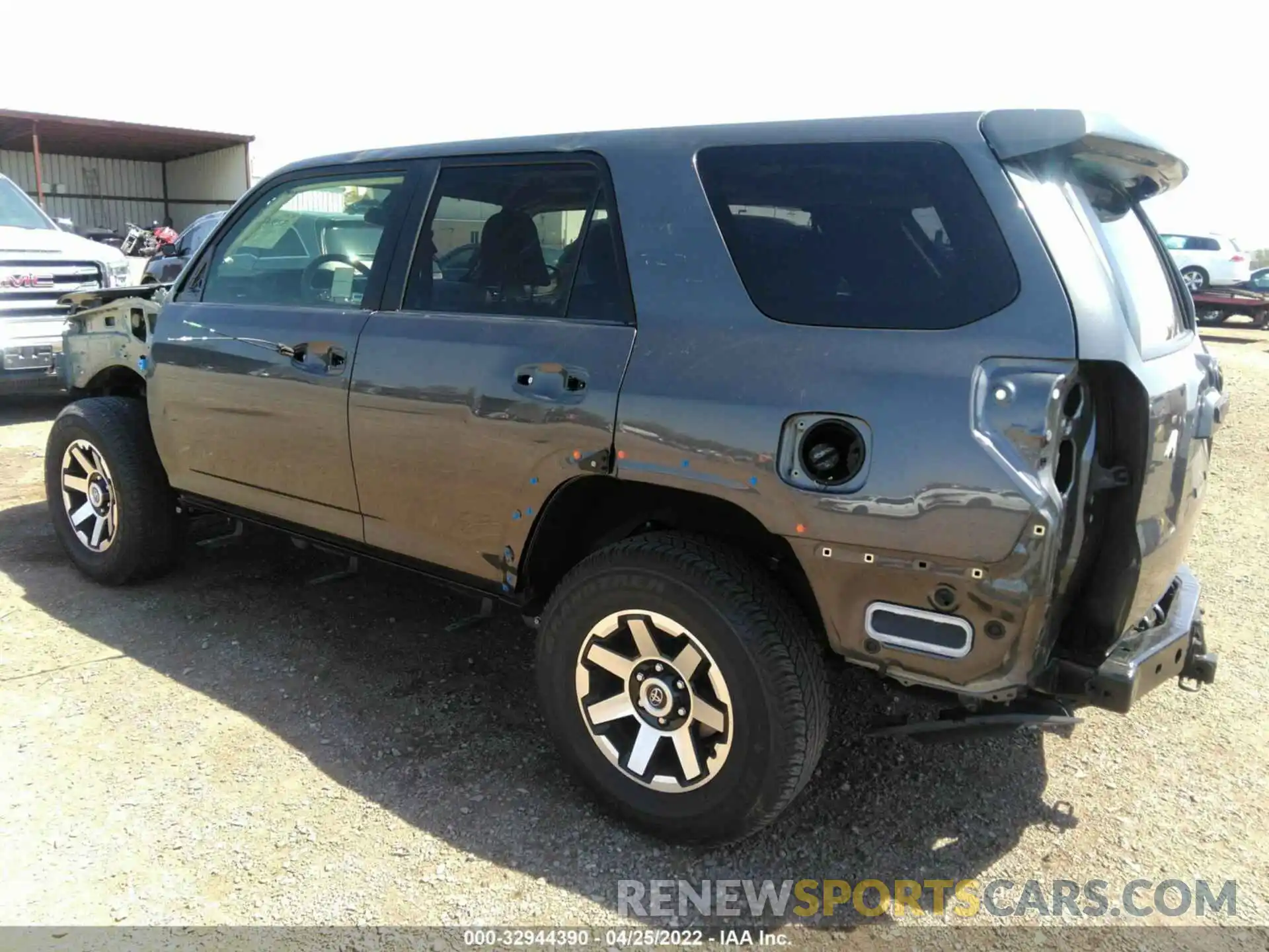 3 Photograph of a damaged car JTEBU5JR3L5818476 TOYOTA 4RUNNER 2020