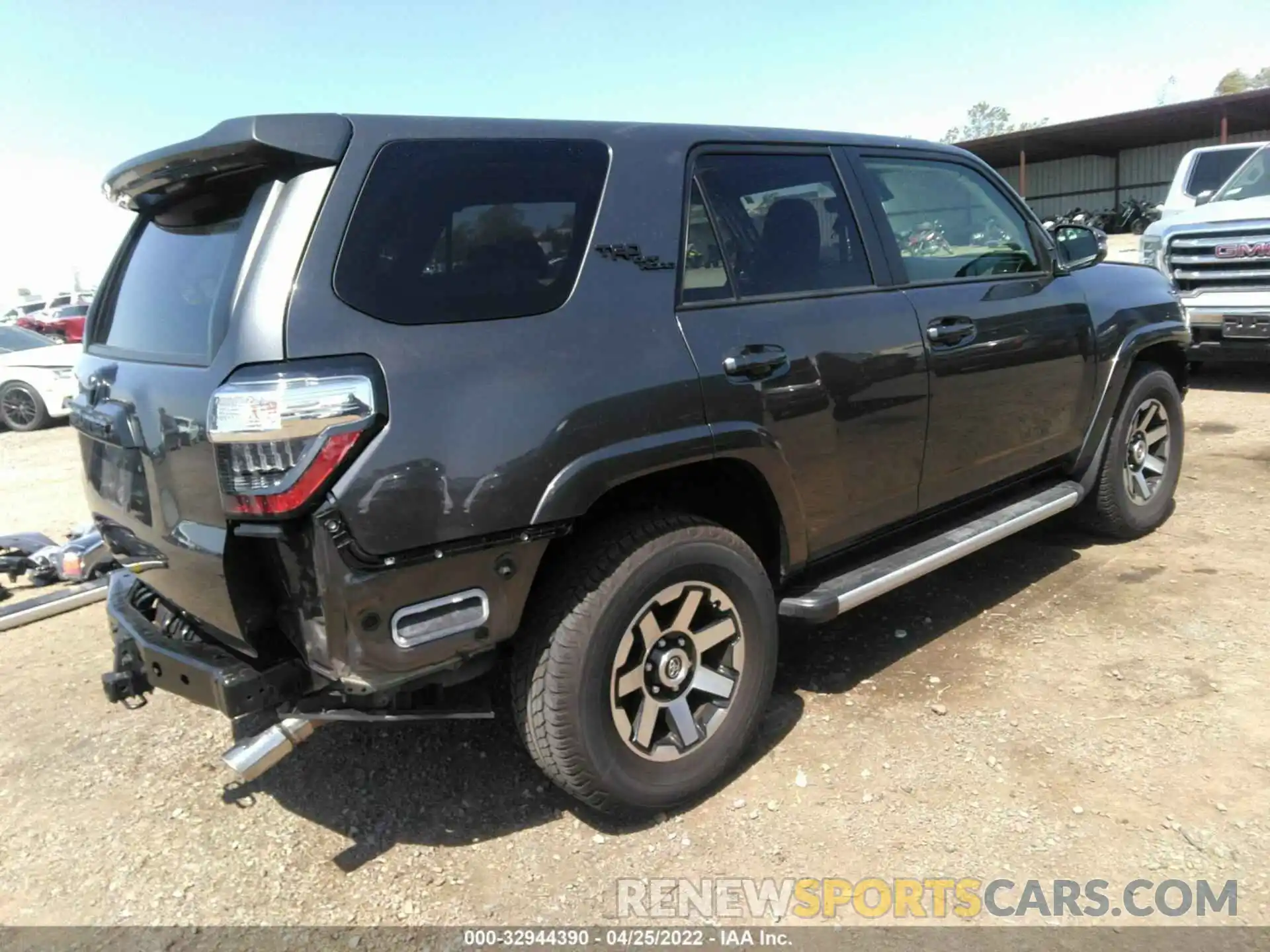 4 Фотография поврежденного автомобиля JTEBU5JR3L5818476 TOYOTA 4RUNNER 2020