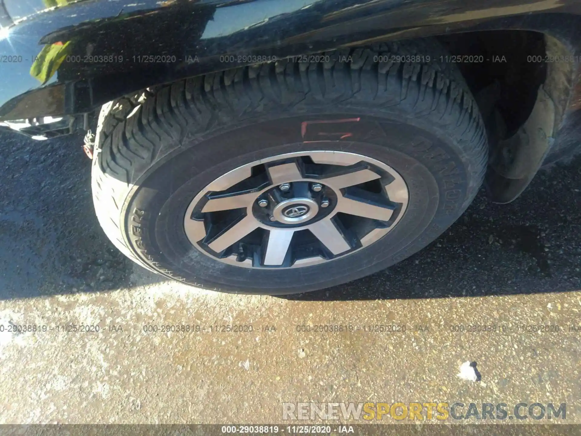 12 Photograph of a damaged car JTEBU5JR3L5822219 TOYOTA 4RUNNER 2020