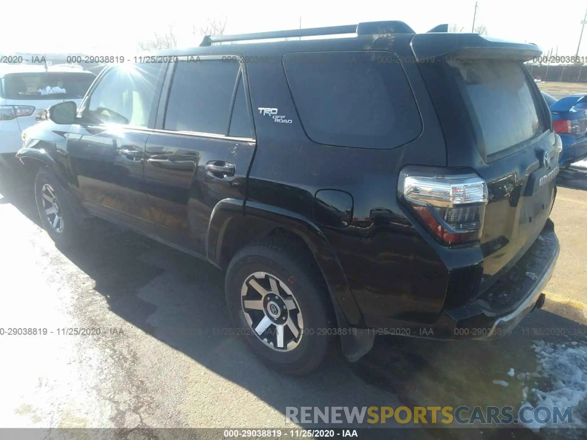 3 Фотография поврежденного автомобиля JTEBU5JR3L5822219 TOYOTA 4RUNNER 2020