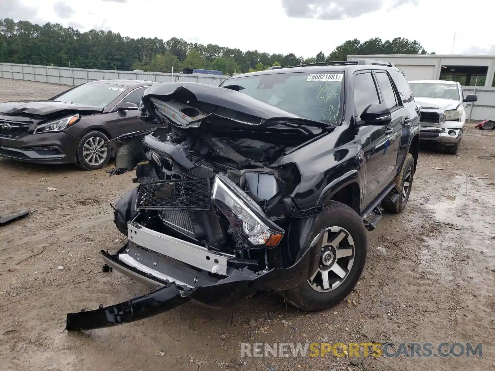 2 Photograph of a damaged car JTEBU5JR3L5828182 TOYOTA 4RUNNER 2020