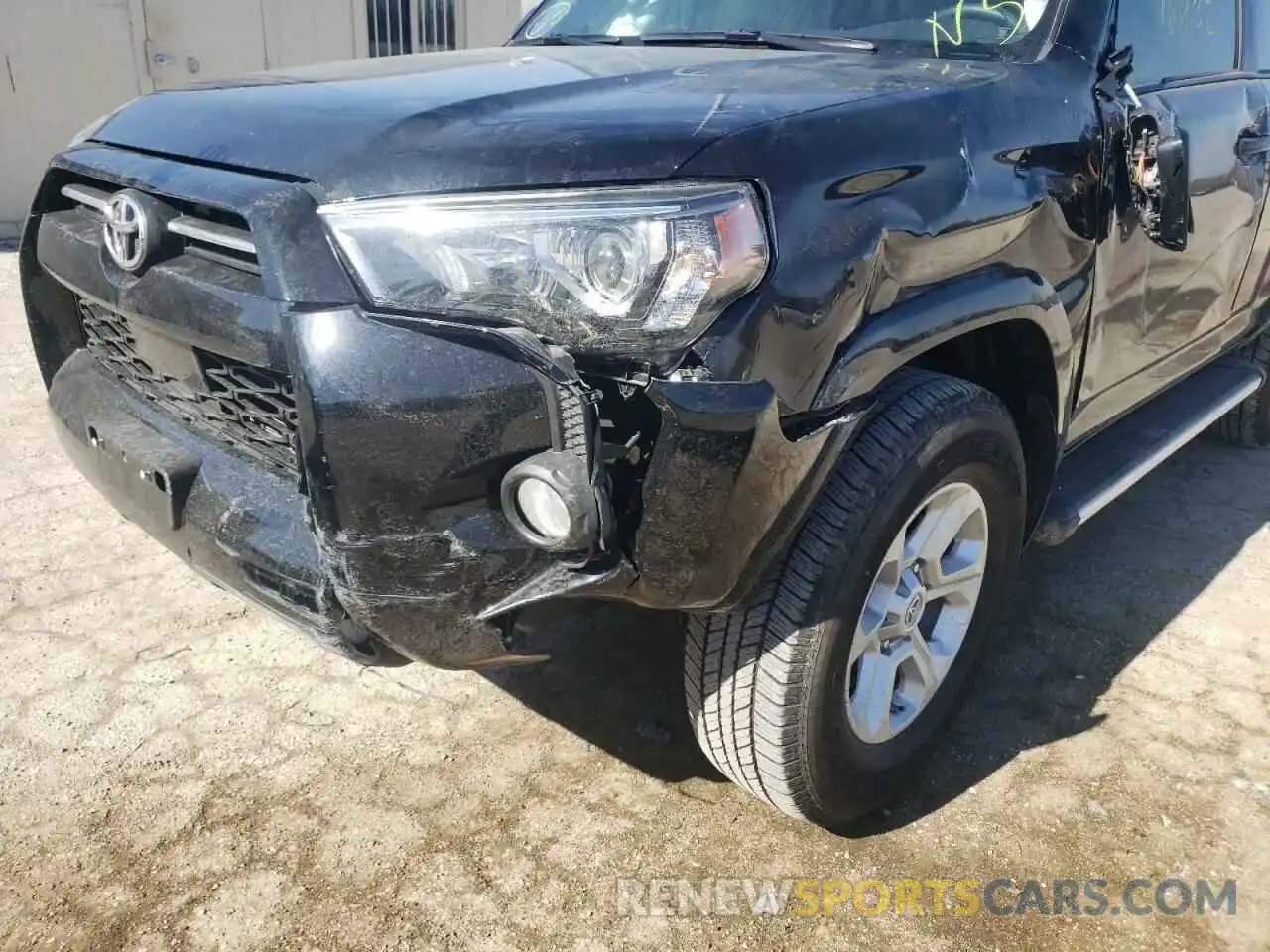 9 Photograph of a damaged car JTEBU5JR3L5831017 TOYOTA 4RUNNER 2020