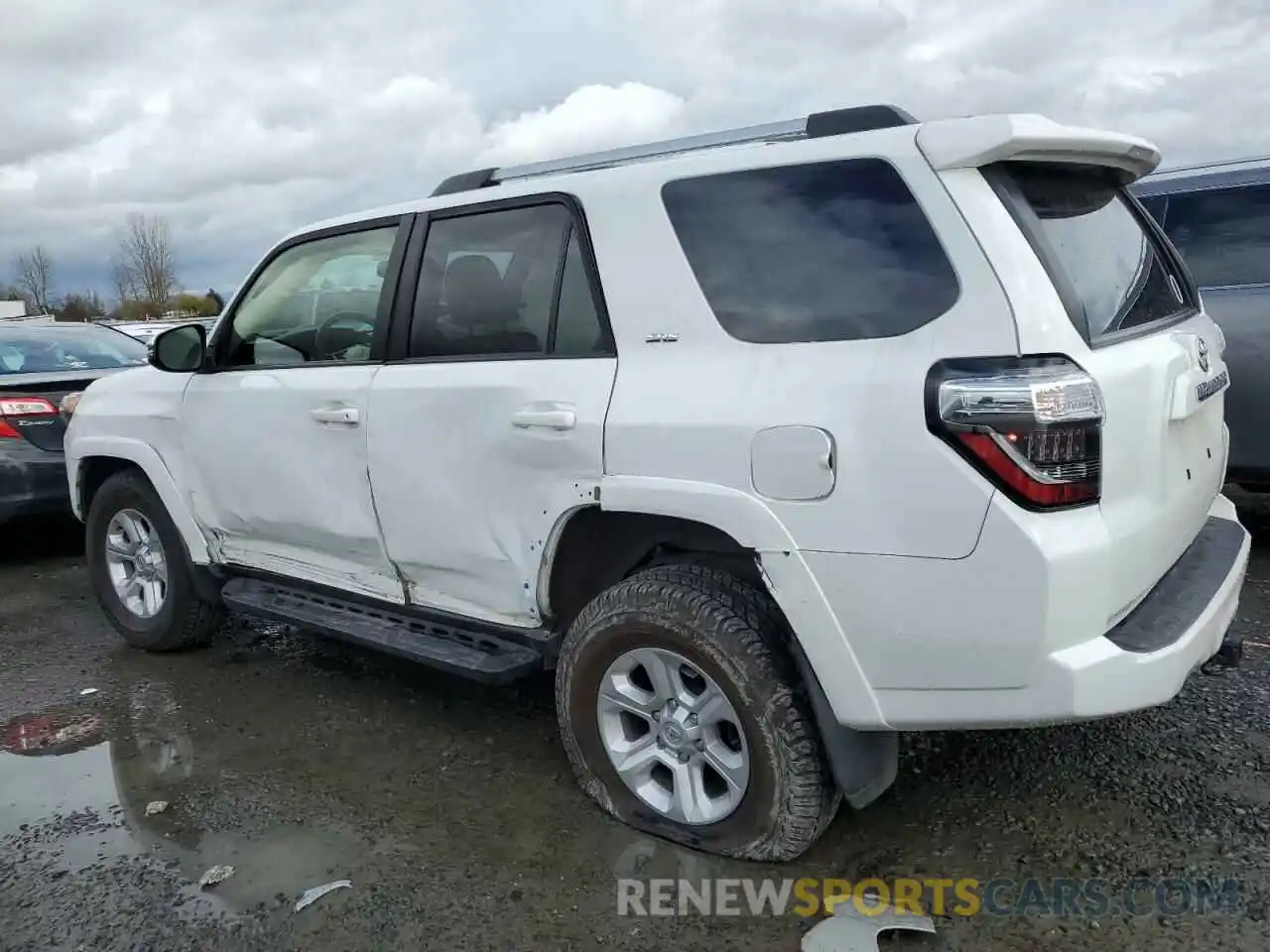 2 Photograph of a damaged car JTEBU5JR3L5833527 TOYOTA 4RUNNER 2020