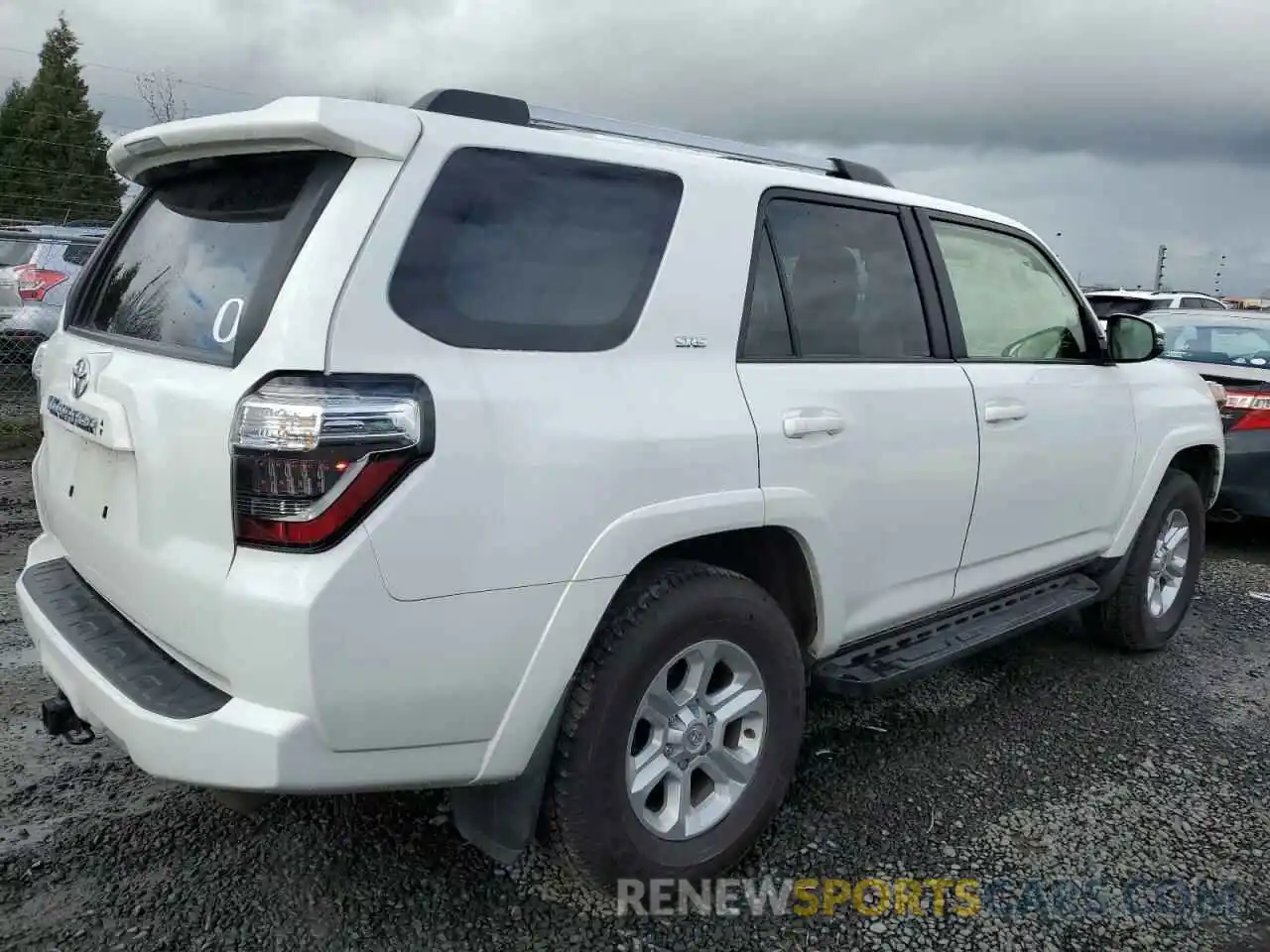 3 Photograph of a damaged car JTEBU5JR3L5833527 TOYOTA 4RUNNER 2020