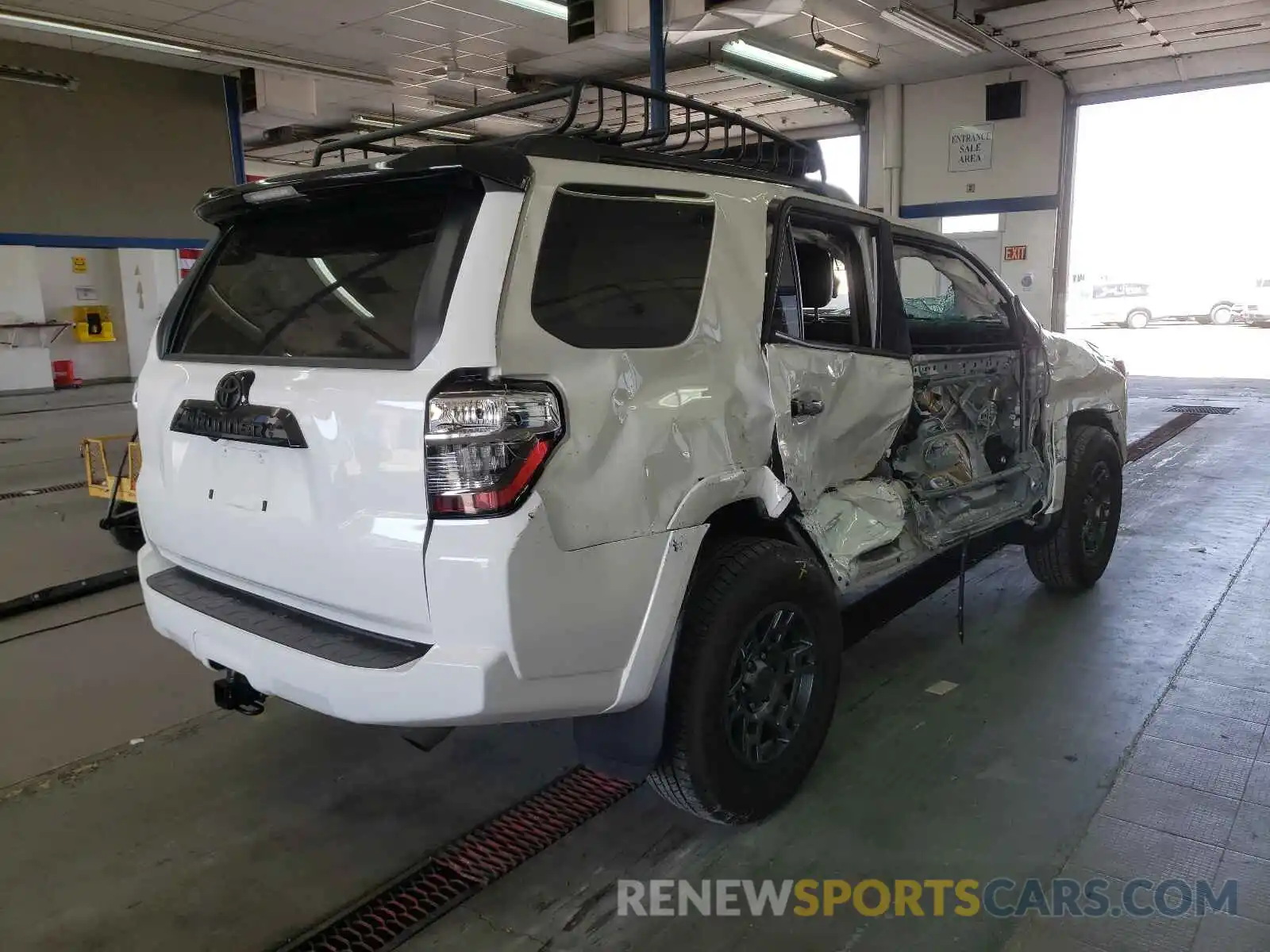 4 Photograph of a damaged car JTEBU5JR3L5835228 TOYOTA 4RUNNER 2020