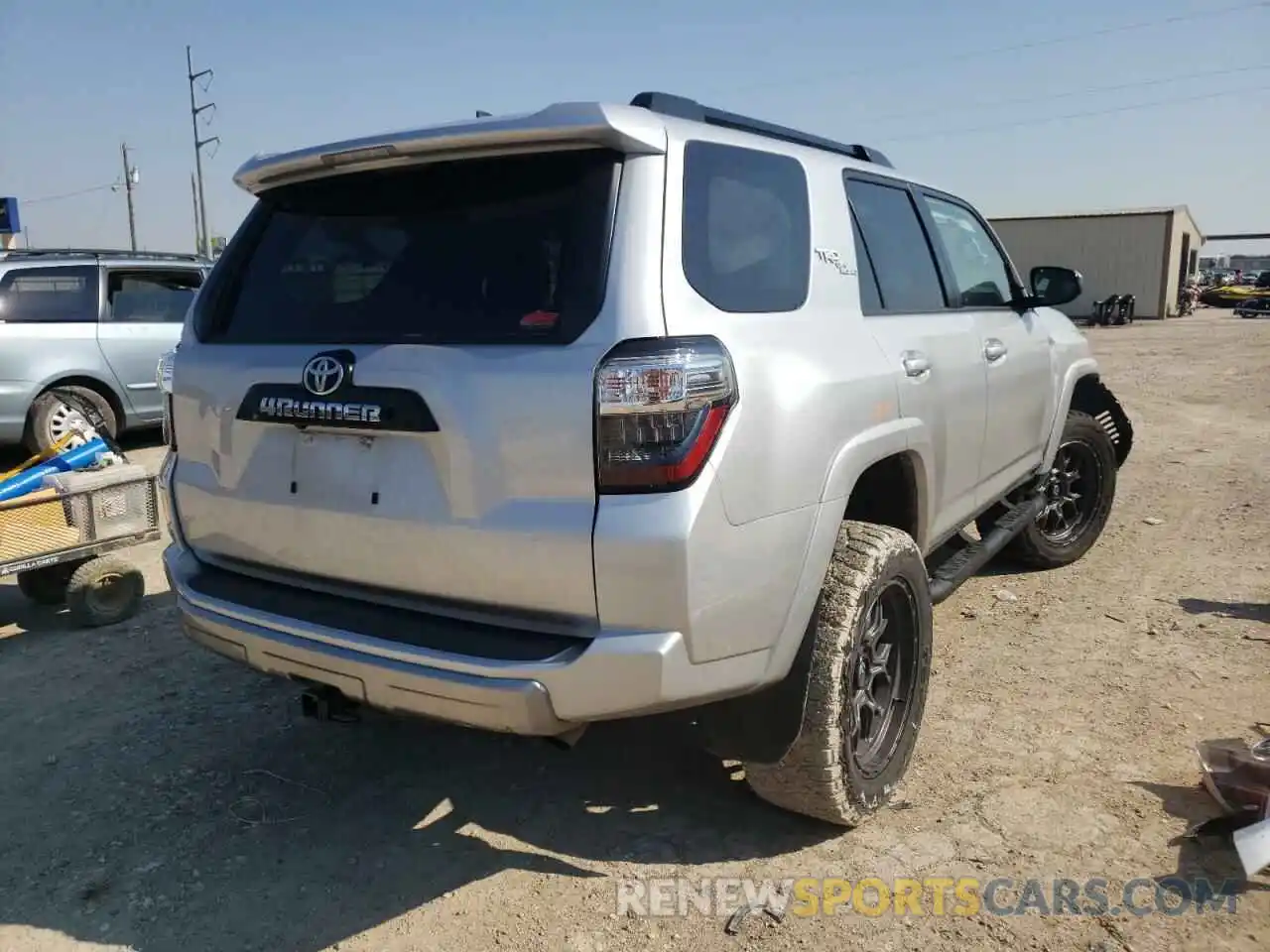 4 Photograph of a damaged car JTEBU5JR4L5739544 TOYOTA 4RUNNER 2020