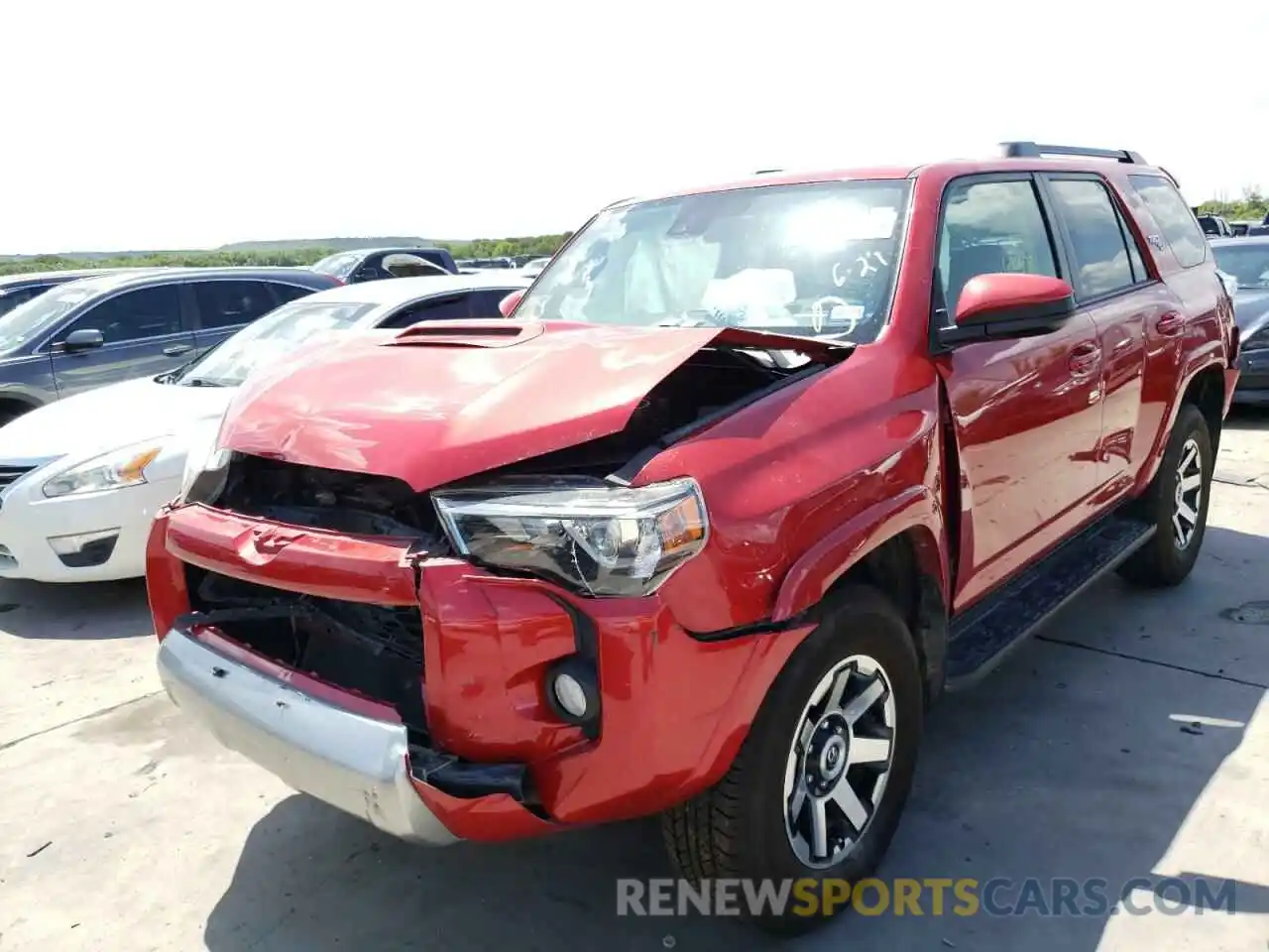 2 Photograph of a damaged car JTEBU5JR4L5743173 TOYOTA 4RUNNER 2020