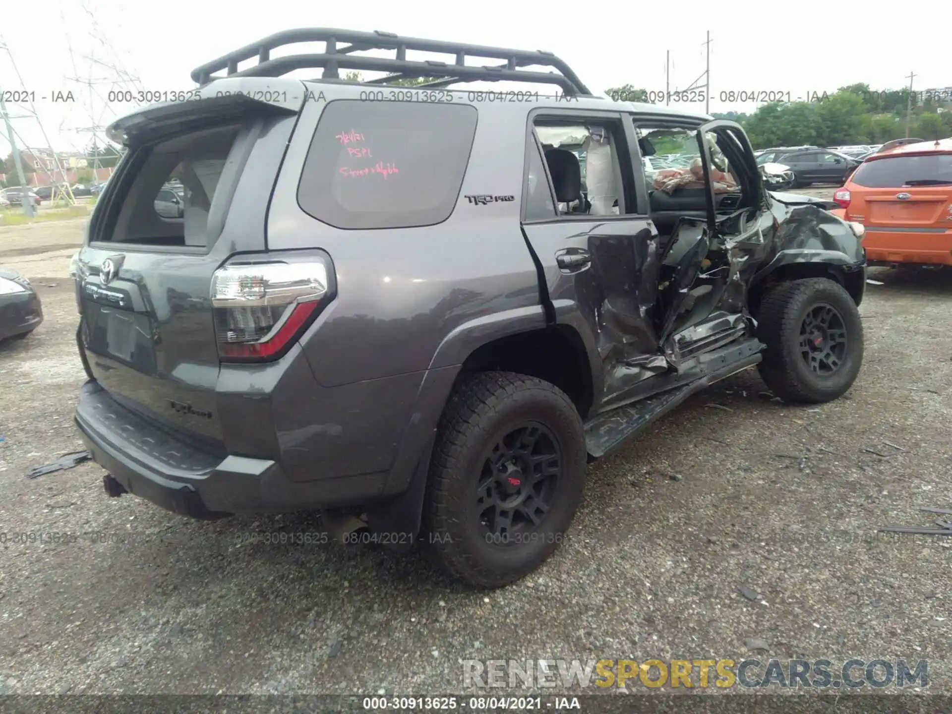 4 Photograph of a damaged car JTEBU5JR4L5744209 TOYOTA 4RUNNER 2020