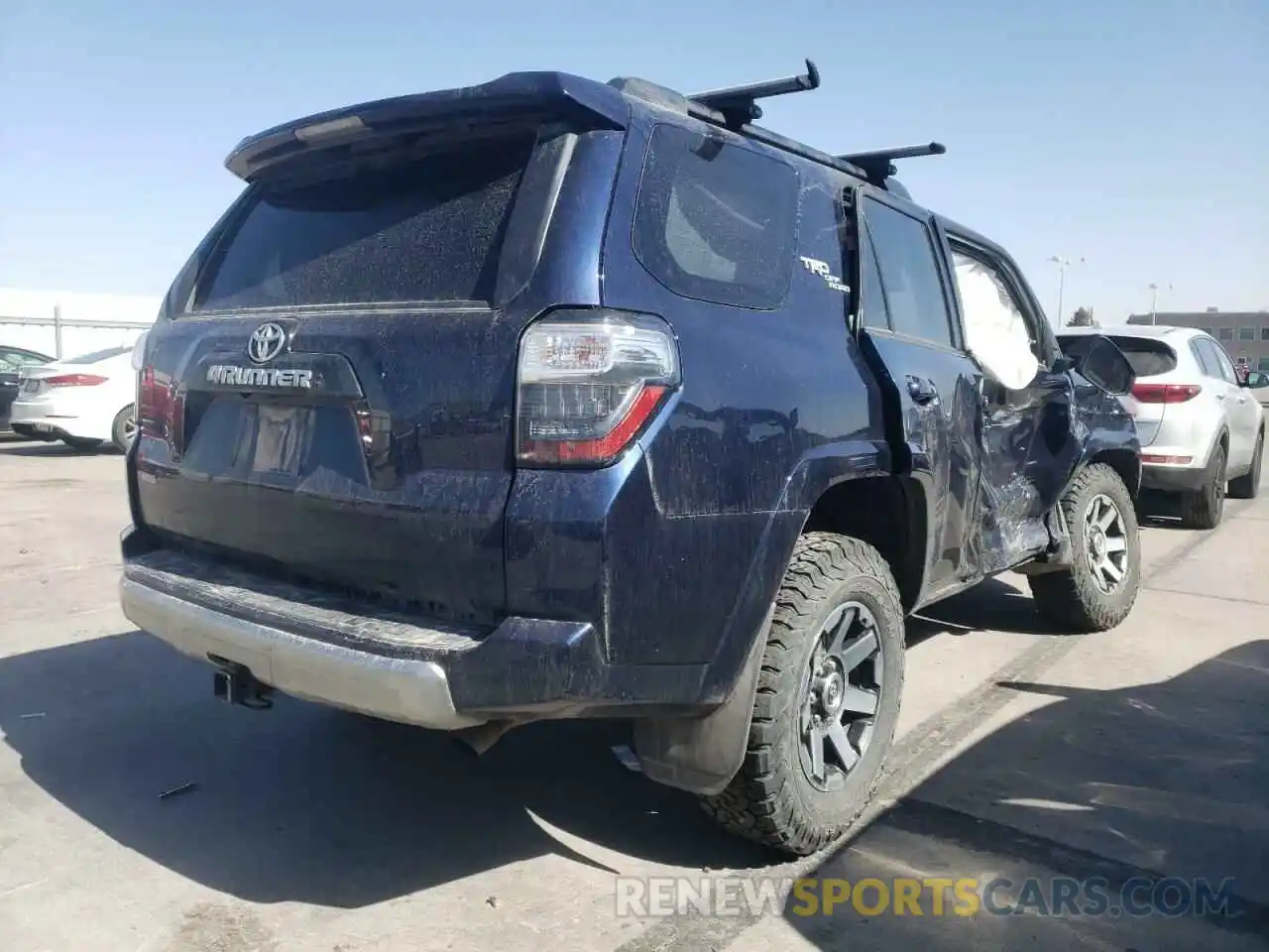 4 Photograph of a damaged car JTEBU5JR4L5746980 TOYOTA 4RUNNER 2020