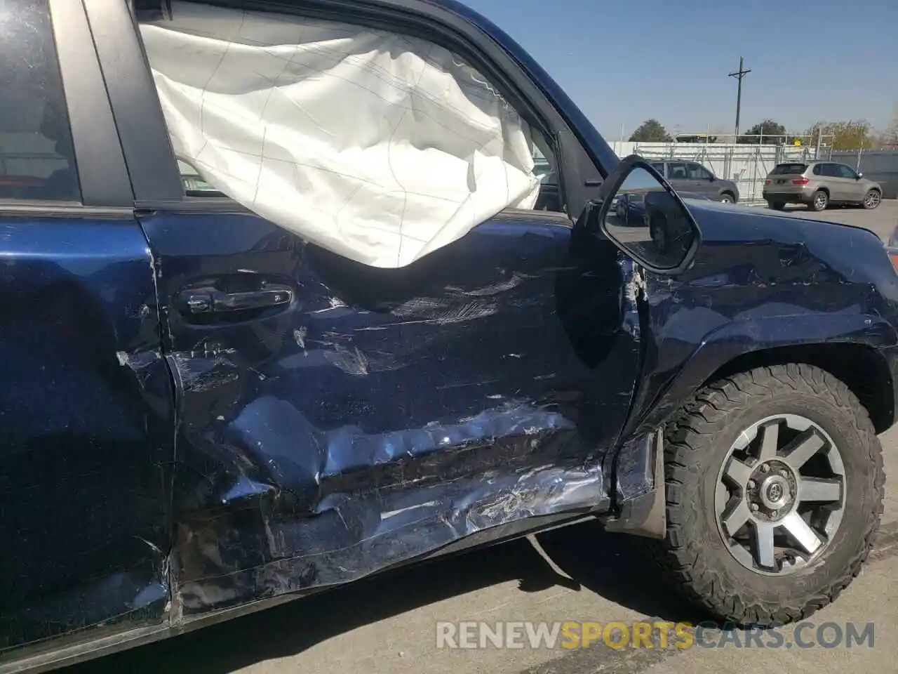 9 Photograph of a damaged car JTEBU5JR4L5746980 TOYOTA 4RUNNER 2020