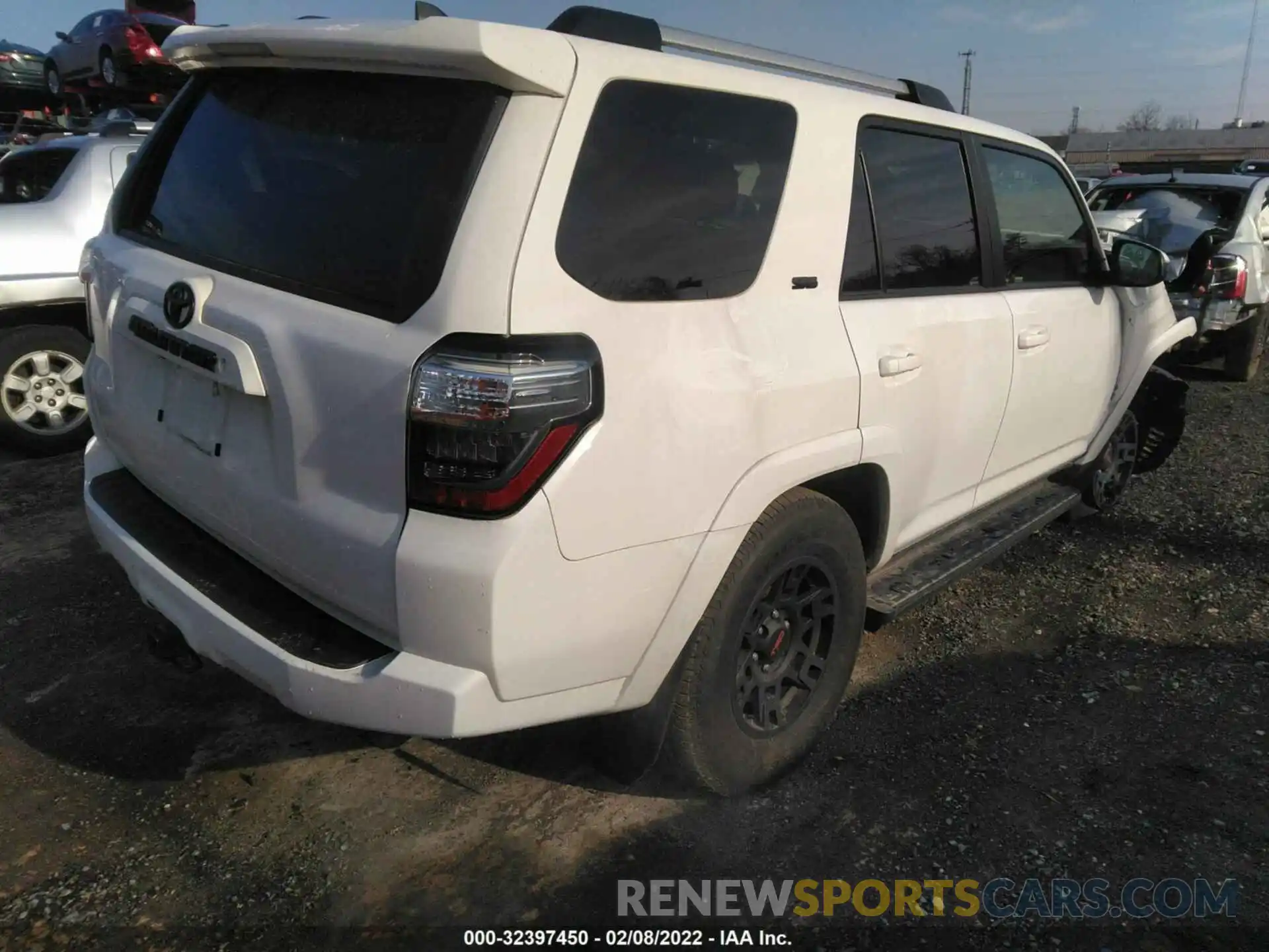 4 Фотография поврежденного автомобиля JTEBU5JR4L5747630 TOYOTA 4RUNNER 2020