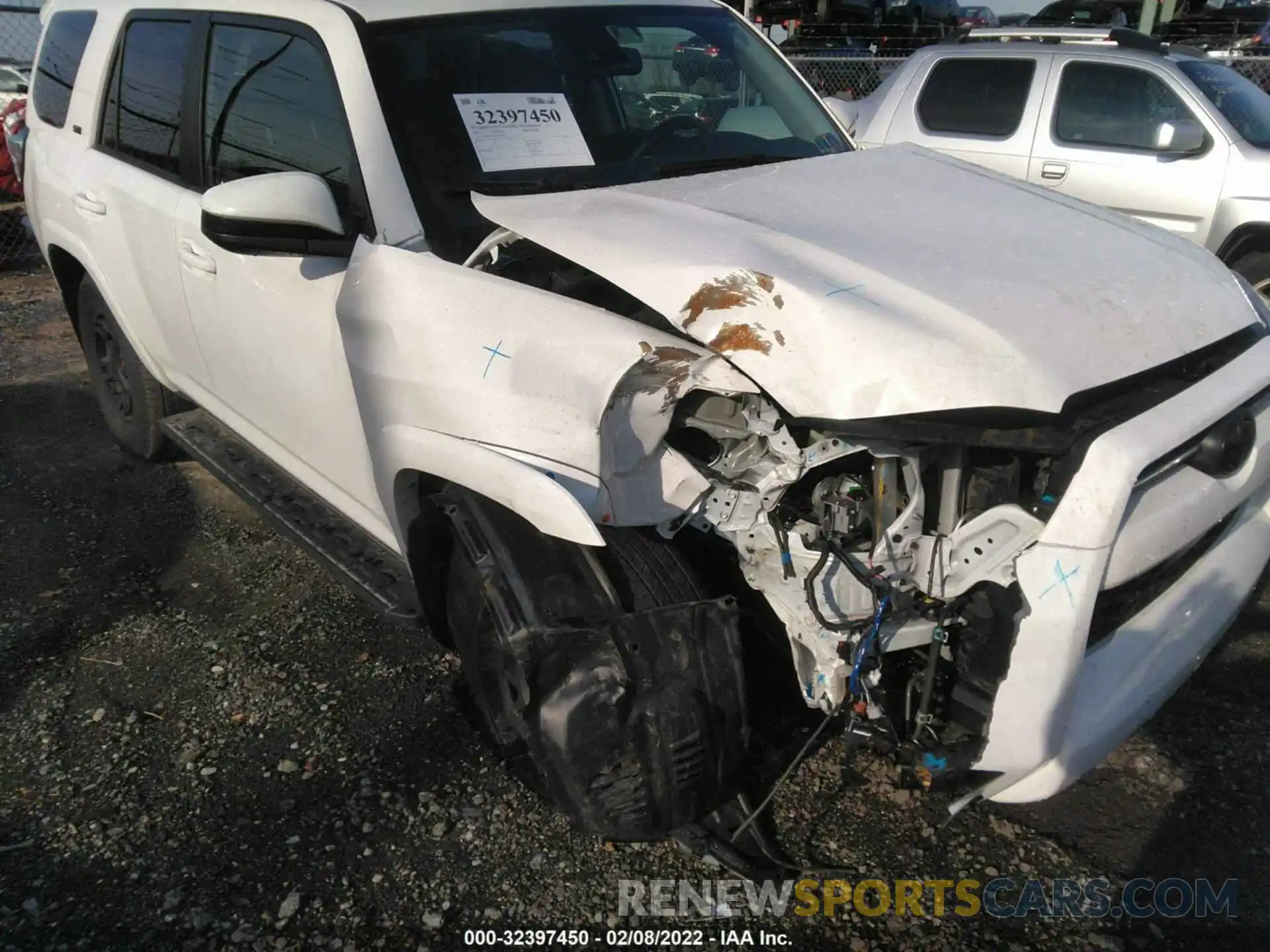 6 Photograph of a damaged car JTEBU5JR4L5747630 TOYOTA 4RUNNER 2020