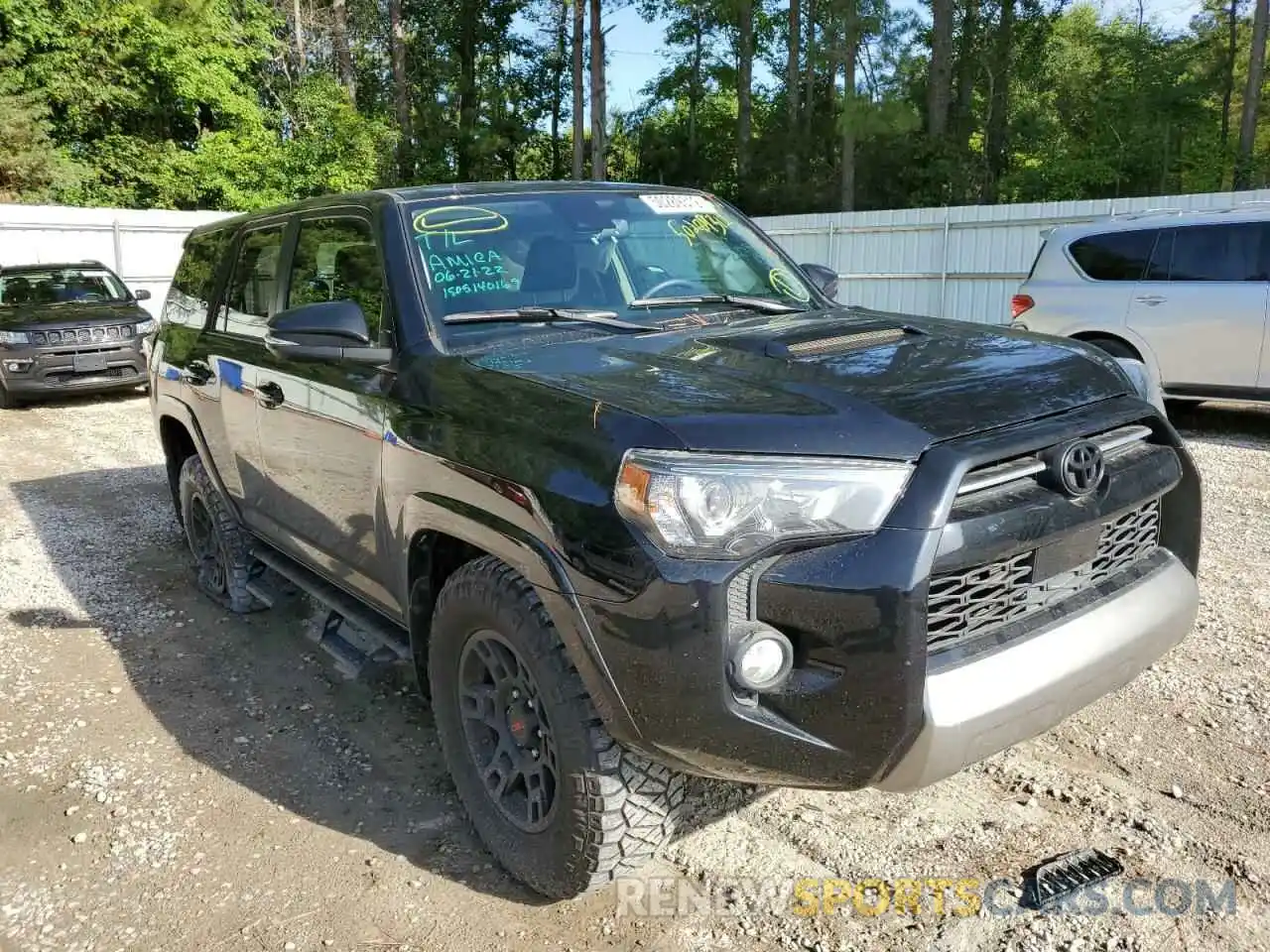 1 Фотография поврежденного автомобиля JTEBU5JR4L5751015 TOYOTA 4RUNNER 2020