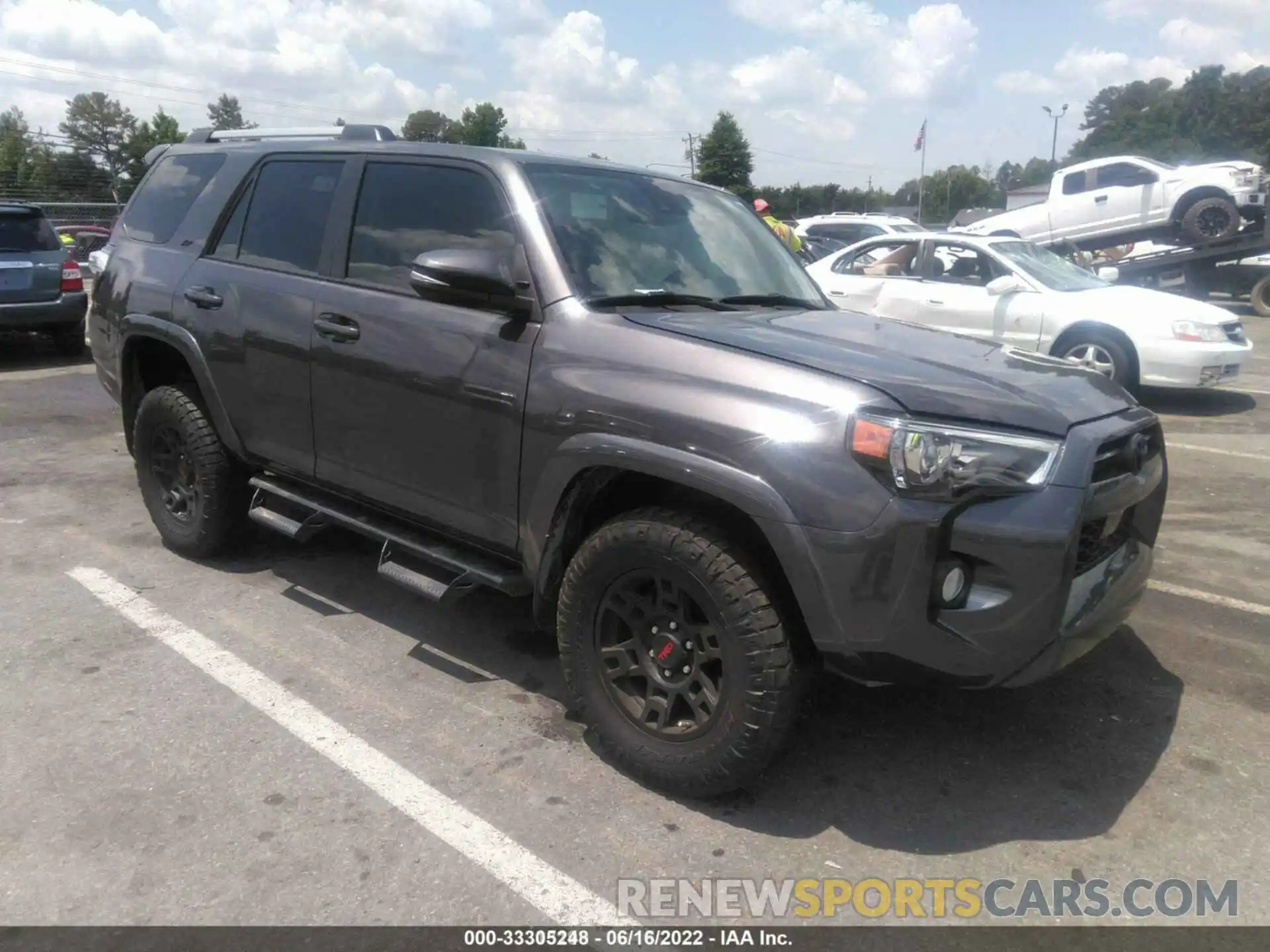 1 Фотография поврежденного автомобиля JTEBU5JR4L5755078 TOYOTA 4RUNNER 2020