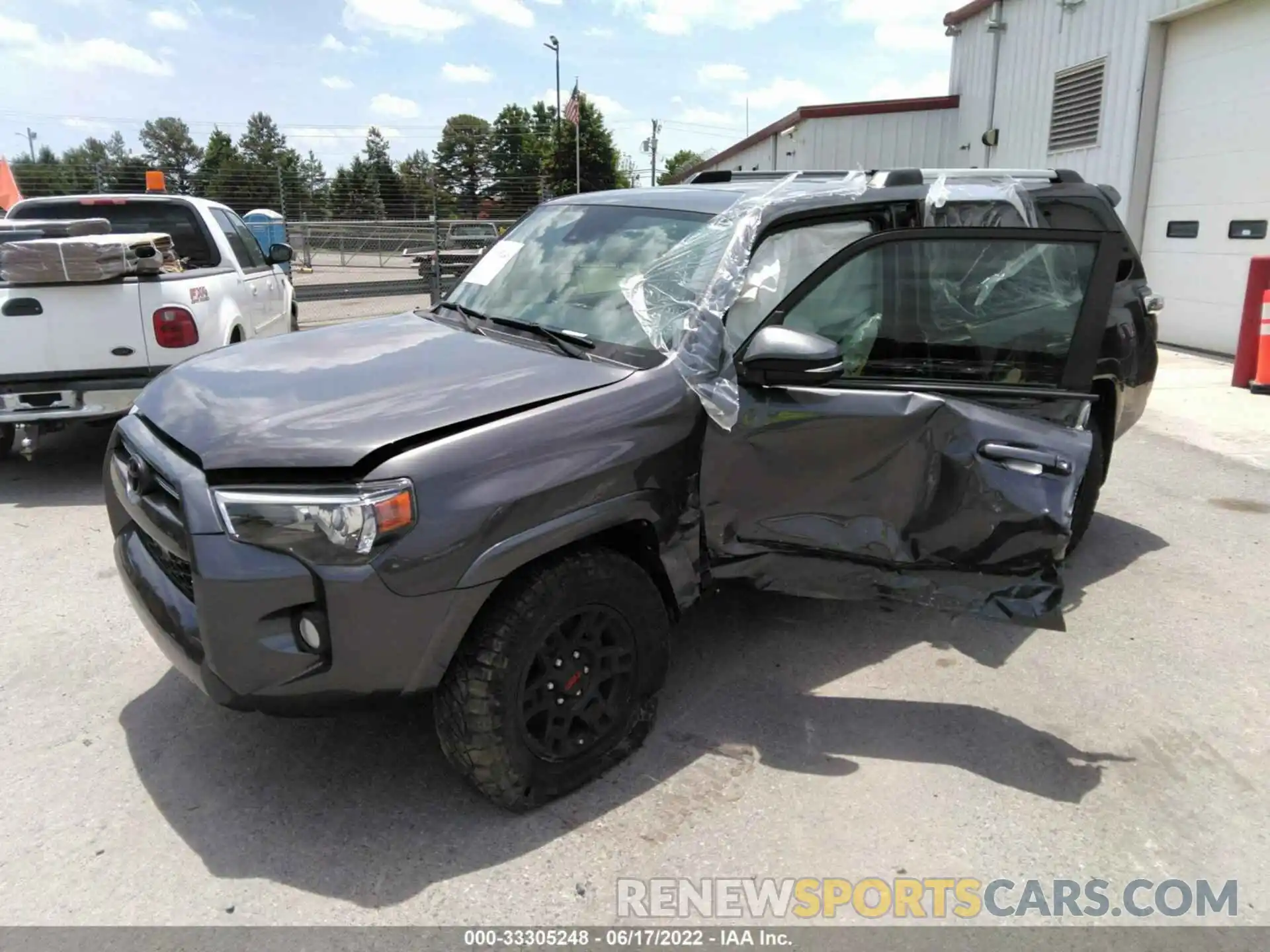 2 Photograph of a damaged car JTEBU5JR4L5755078 TOYOTA 4RUNNER 2020