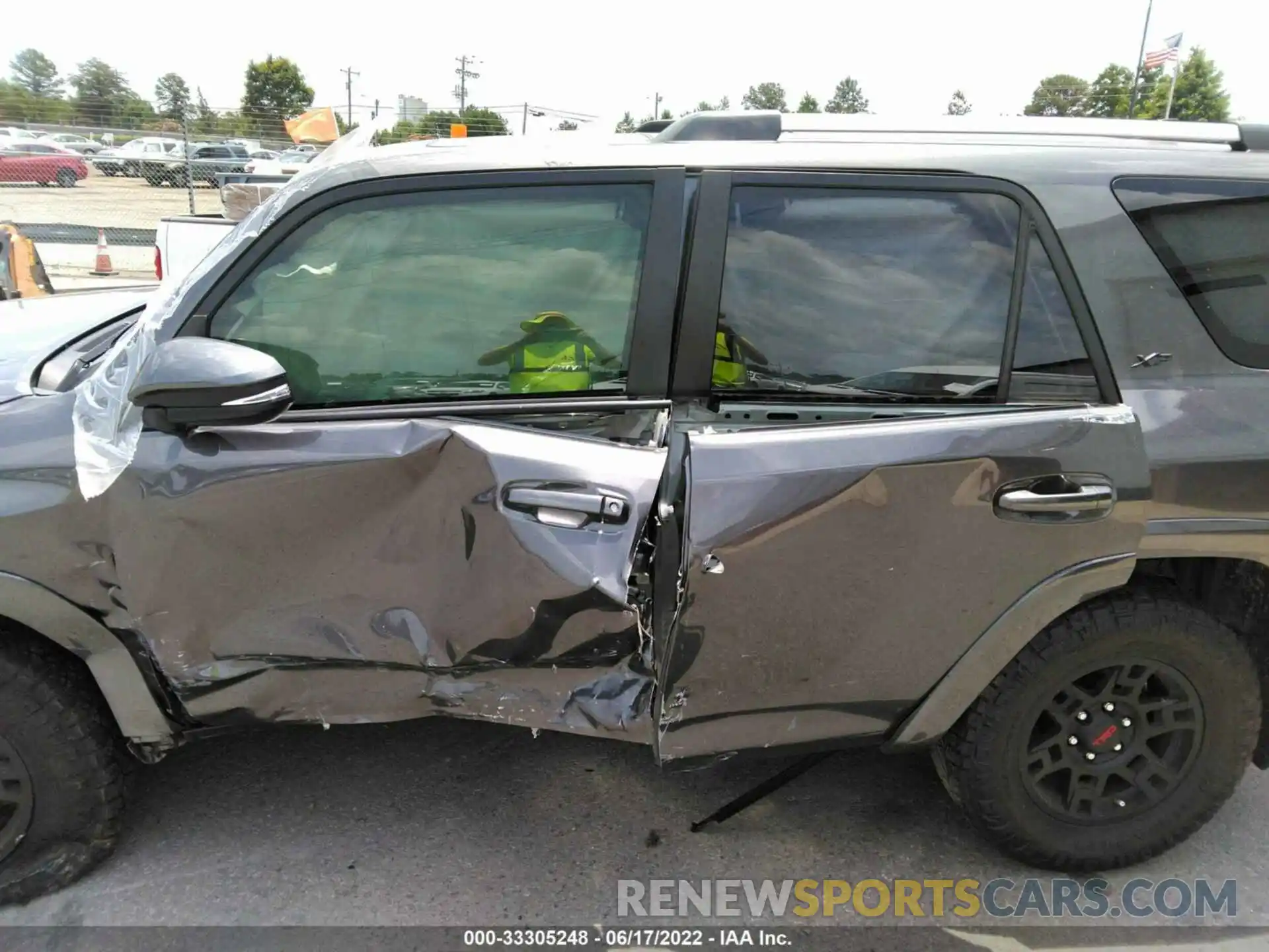 6 Photograph of a damaged car JTEBU5JR4L5755078 TOYOTA 4RUNNER 2020