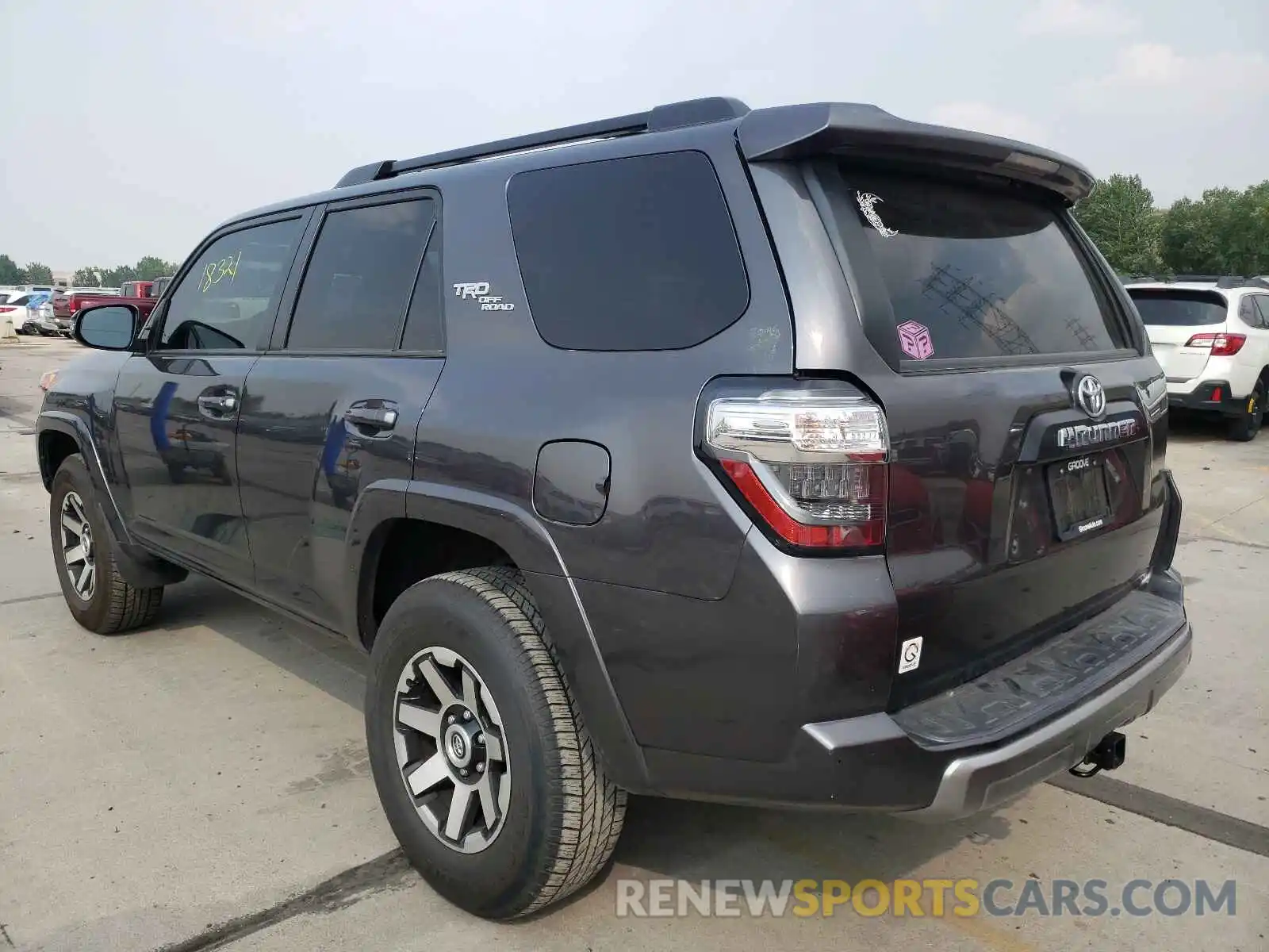 3 Photograph of a damaged car JTEBU5JR4L5755873 TOYOTA 4RUNNER 2020