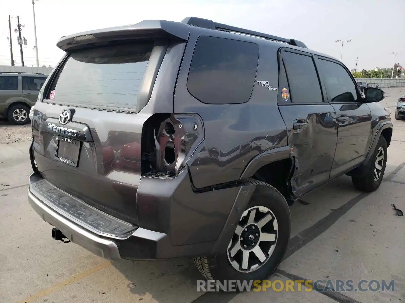 4 Photograph of a damaged car JTEBU5JR4L5755873 TOYOTA 4RUNNER 2020