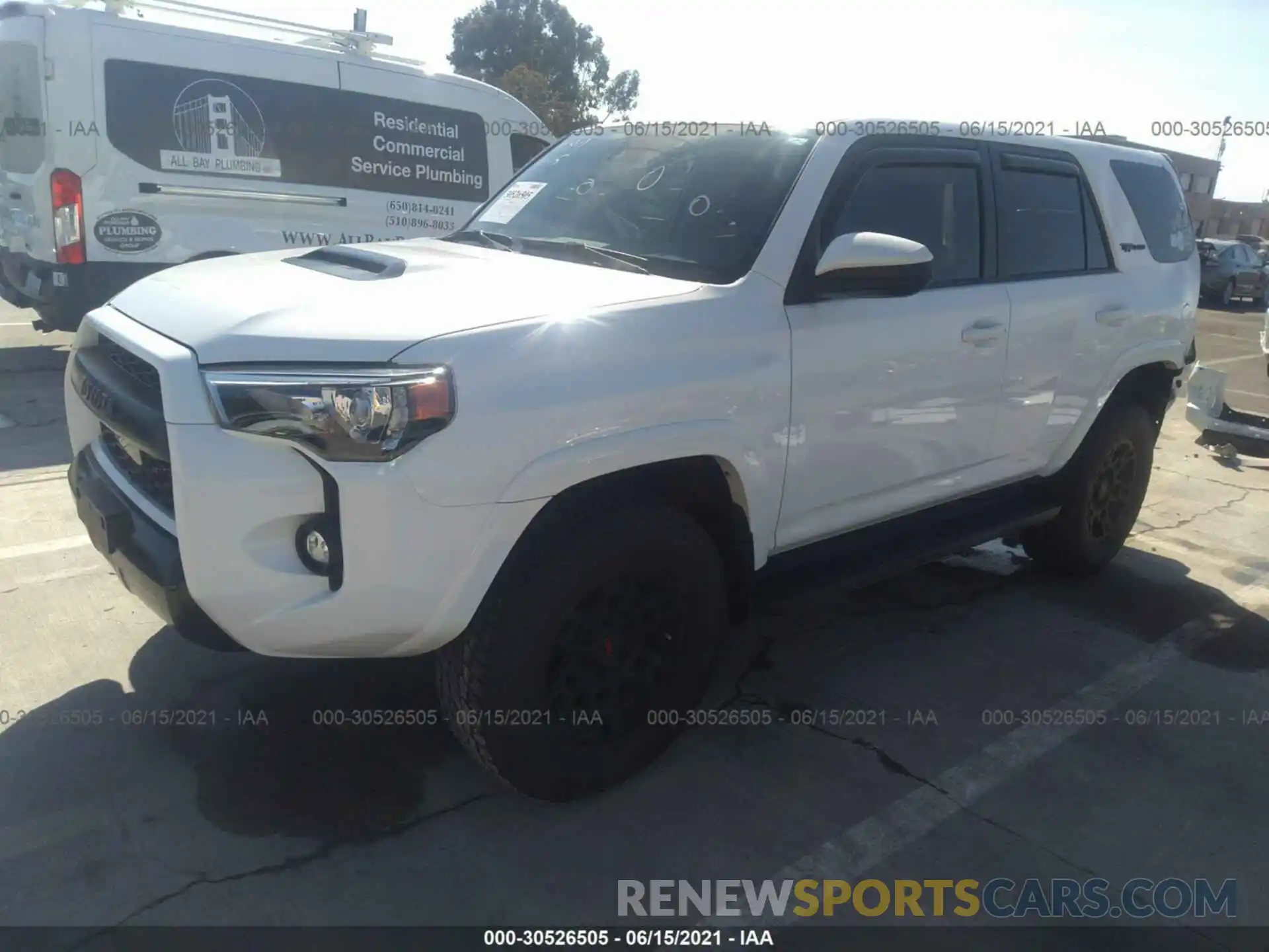 2 Photograph of a damaged car JTEBU5JR4L5755923 TOYOTA 4RUNNER 2020