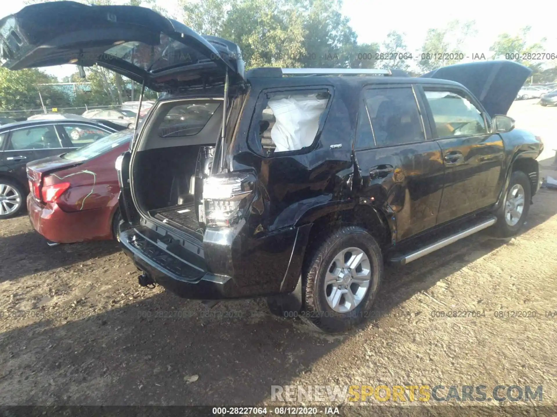 4 Photograph of a damaged car JTEBU5JR4L5757316 TOYOTA 4RUNNER 2020