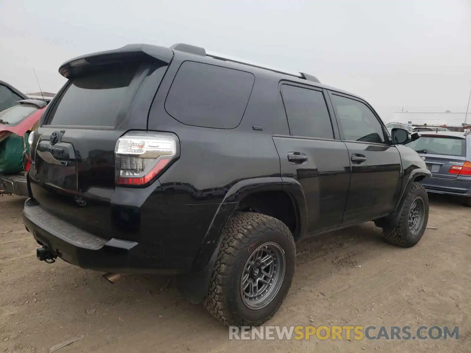 4 Photograph of a damaged car JTEBU5JR4L5757879 TOYOTA 4RUNNER 2020