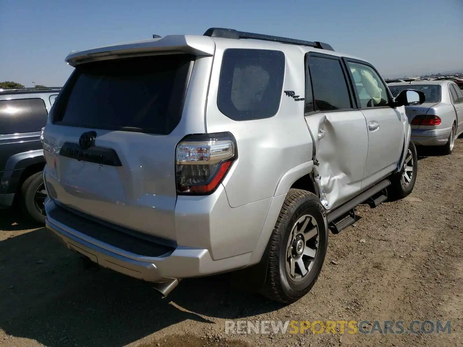 4 Photograph of a damaged car JTEBU5JR4L5758269 TOYOTA 4RUNNER 2020