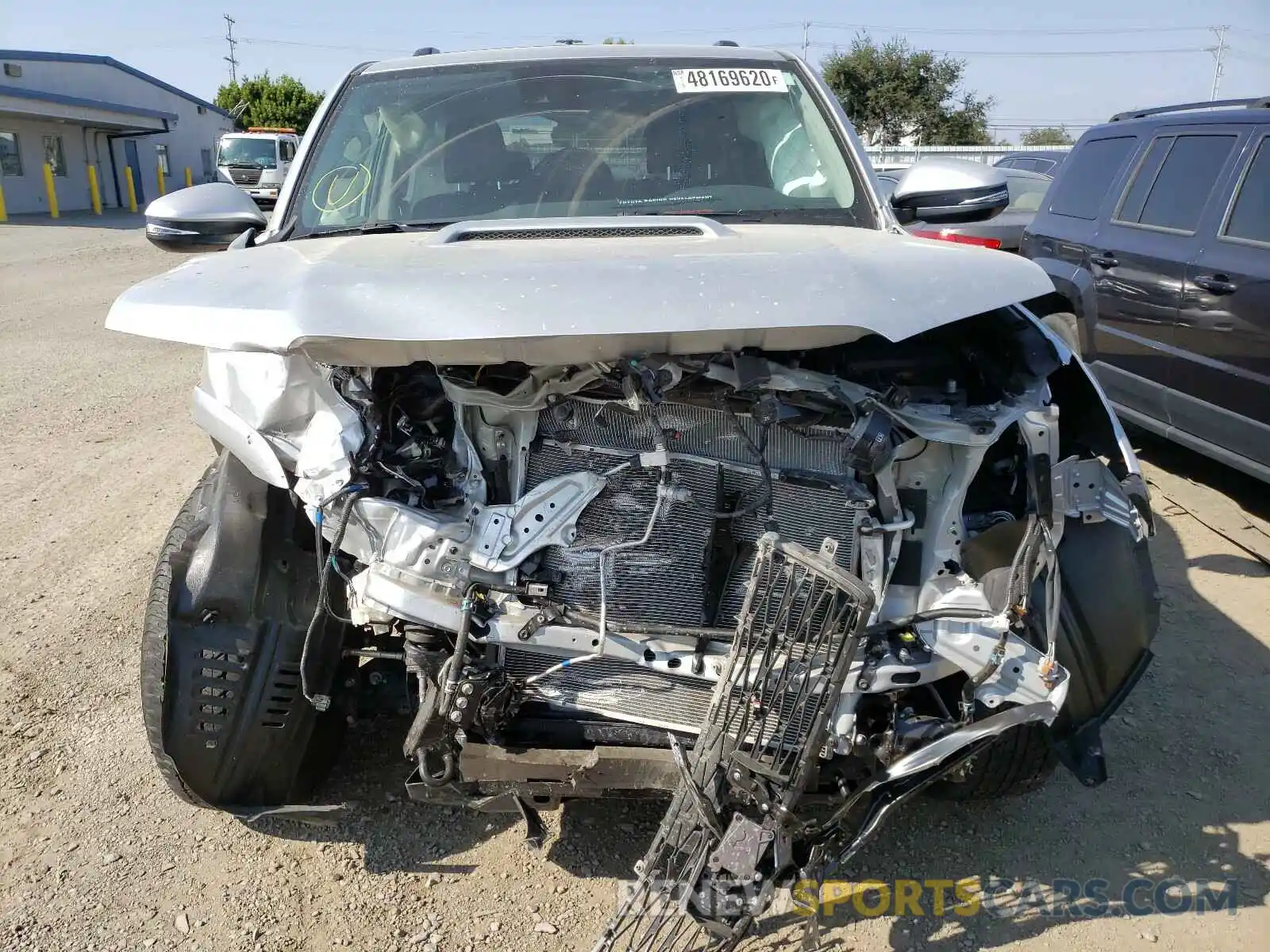 9 Photograph of a damaged car JTEBU5JR4L5758269 TOYOTA 4RUNNER 2020