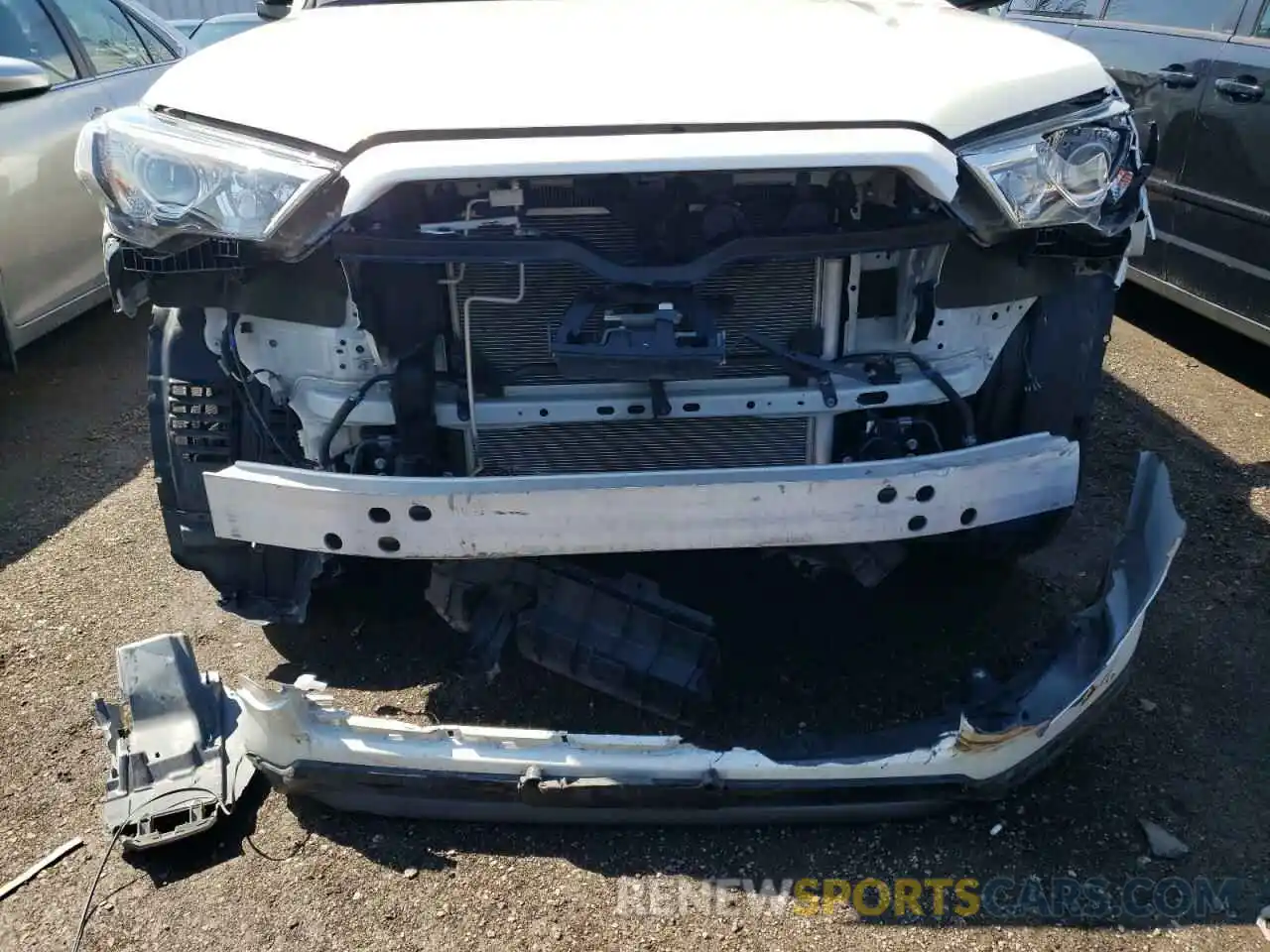 9 Photograph of a damaged car JTEBU5JR4L5769336 TOYOTA 4RUNNER 2020