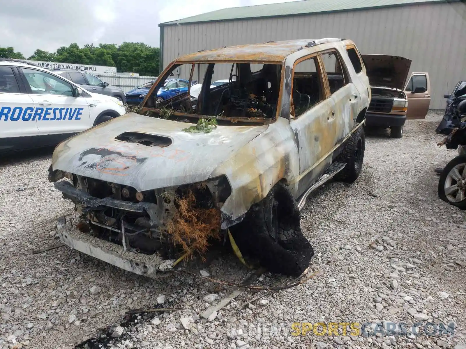 2 Photograph of a damaged car JTEBU5JR4L5769661 TOYOTA 4RUNNER 2020