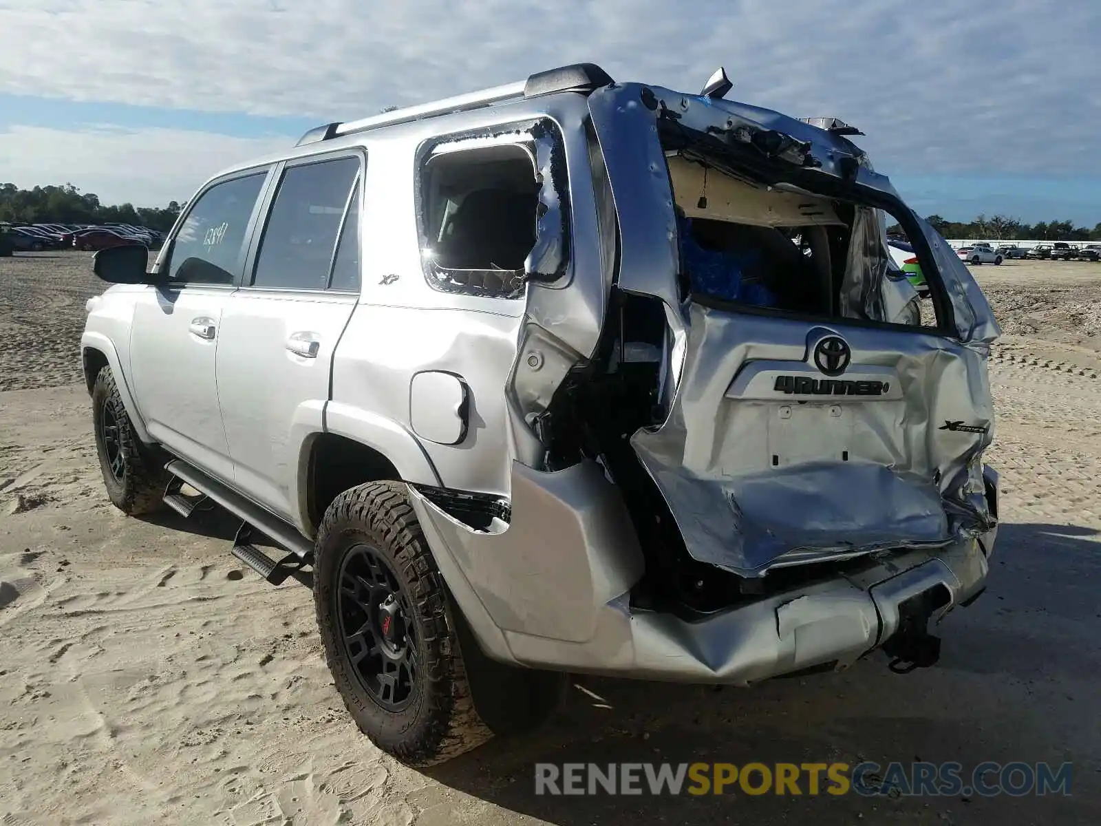 3 Photograph of a damaged car JTEBU5JR4L5775671 TOYOTA 4RUNNER 2020