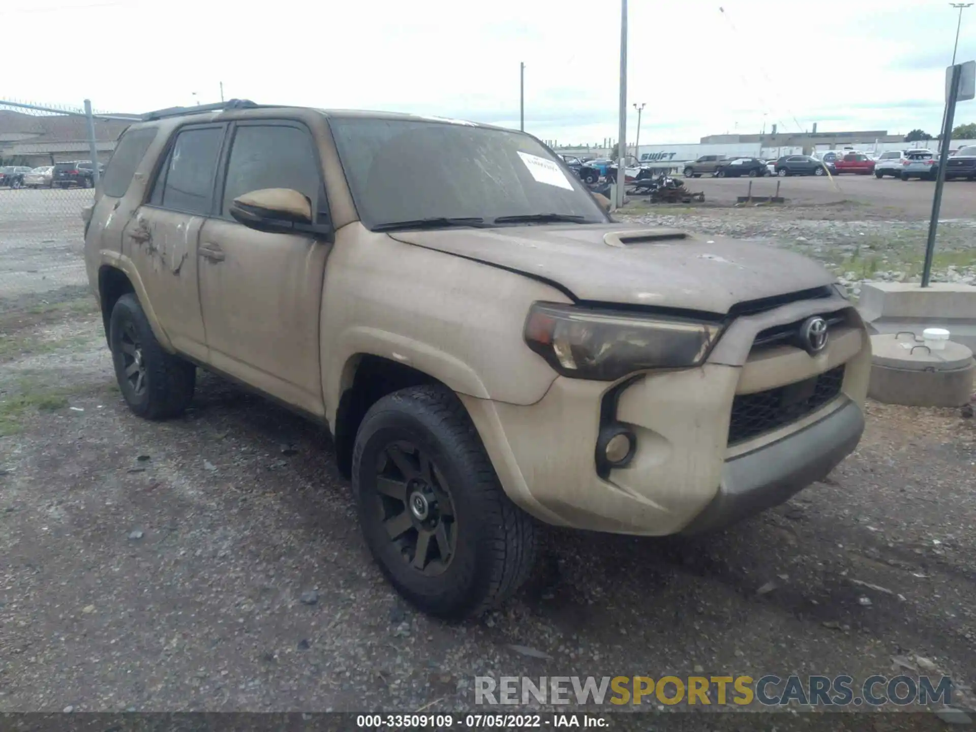 1 Photograph of a damaged car JTEBU5JR4L5778828 TOYOTA 4RUNNER 2020