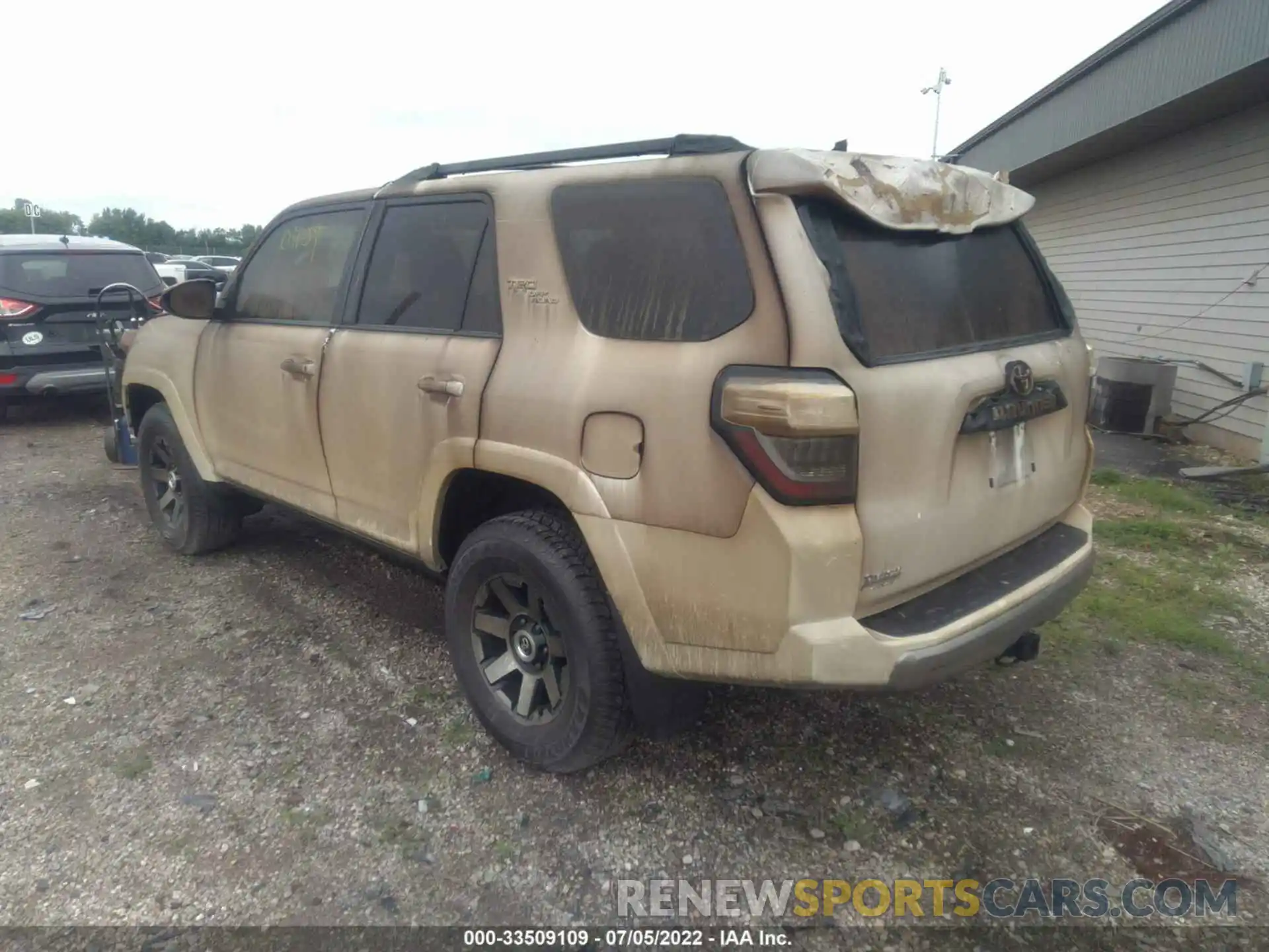 3 Photograph of a damaged car JTEBU5JR4L5778828 TOYOTA 4RUNNER 2020