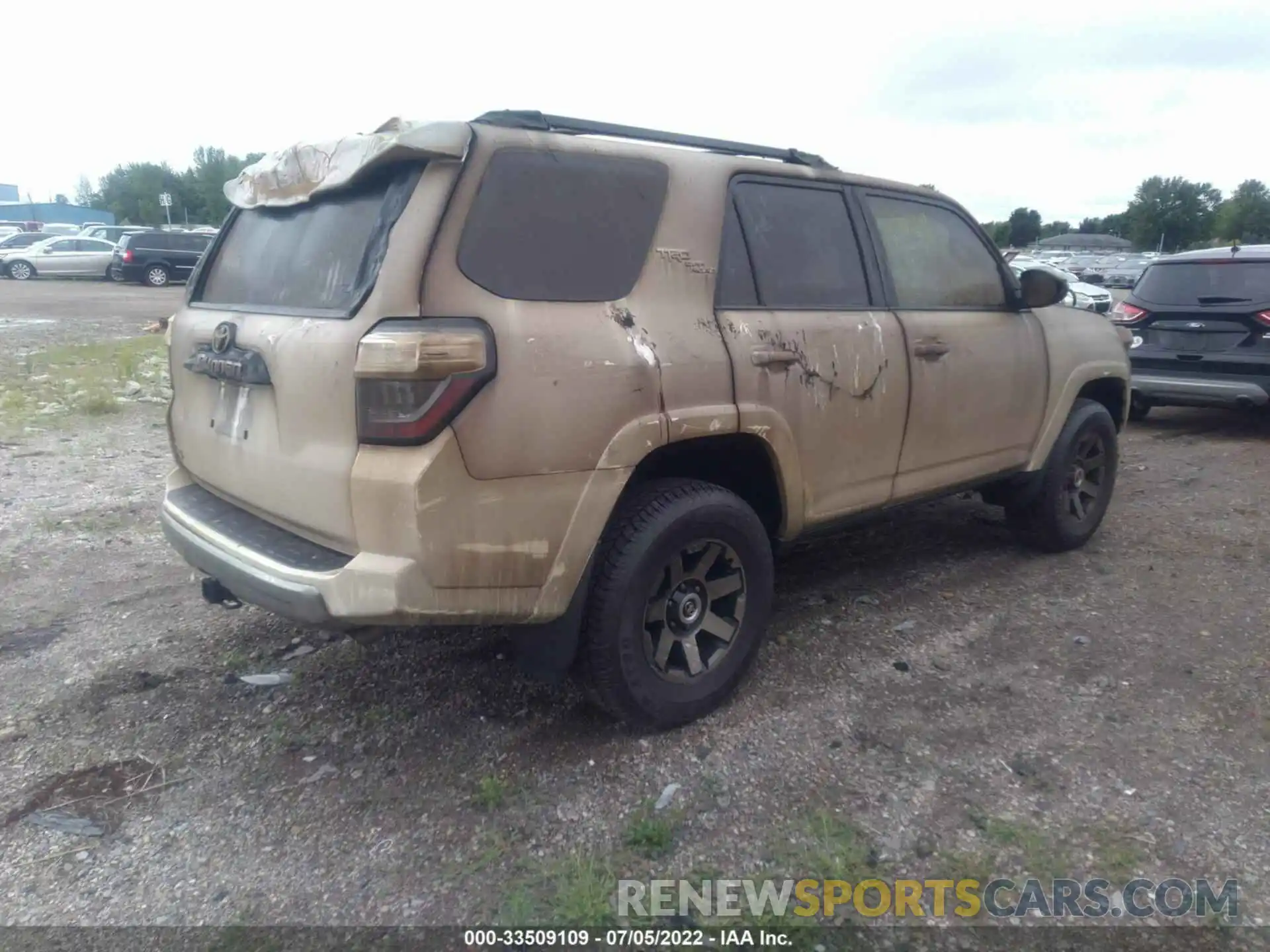 4 Photograph of a damaged car JTEBU5JR4L5778828 TOYOTA 4RUNNER 2020