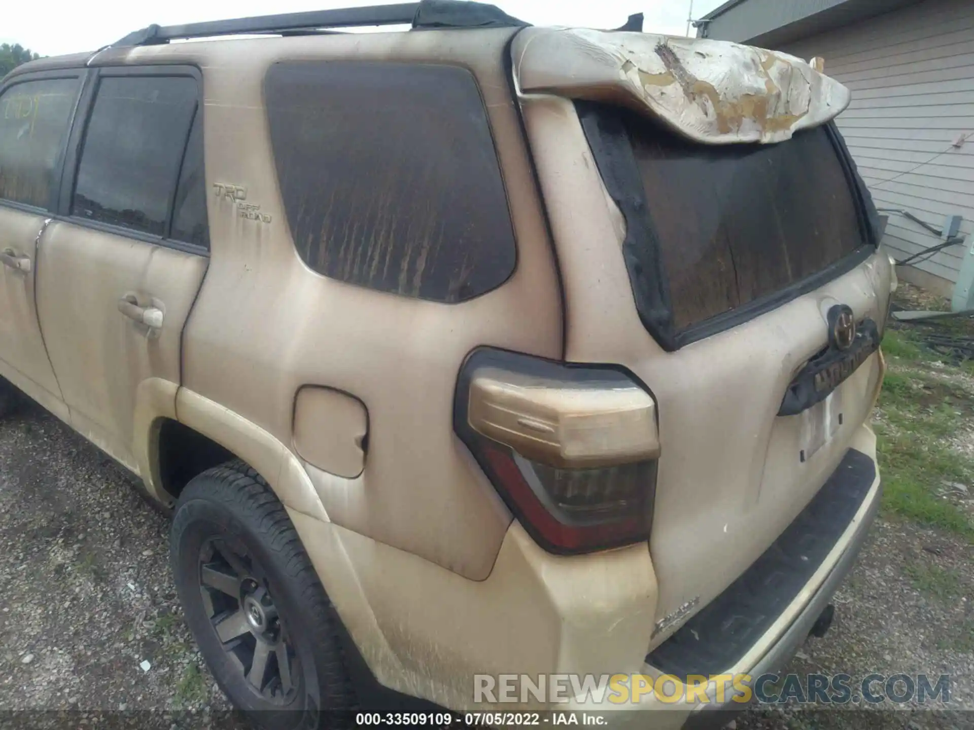 6 Photograph of a damaged car JTEBU5JR4L5778828 TOYOTA 4RUNNER 2020