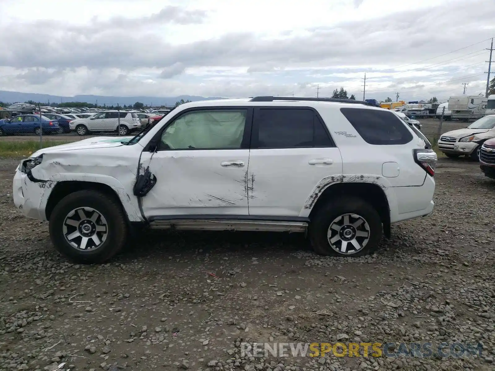 10 Photograph of a damaged car JTEBU5JR4L5779042 TOYOTA 4RUNNER 2020