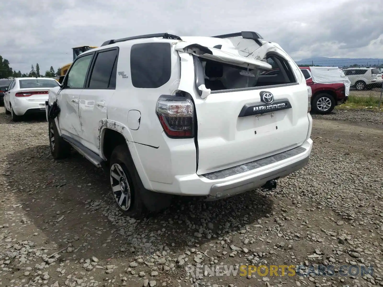 3 Фотография поврежденного автомобиля JTEBU5JR4L5779042 TOYOTA 4RUNNER 2020